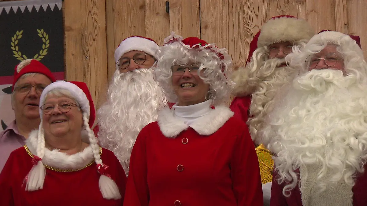 Weihnachtsmänner und Weihnachtsfrauen beim Casting in Celle.