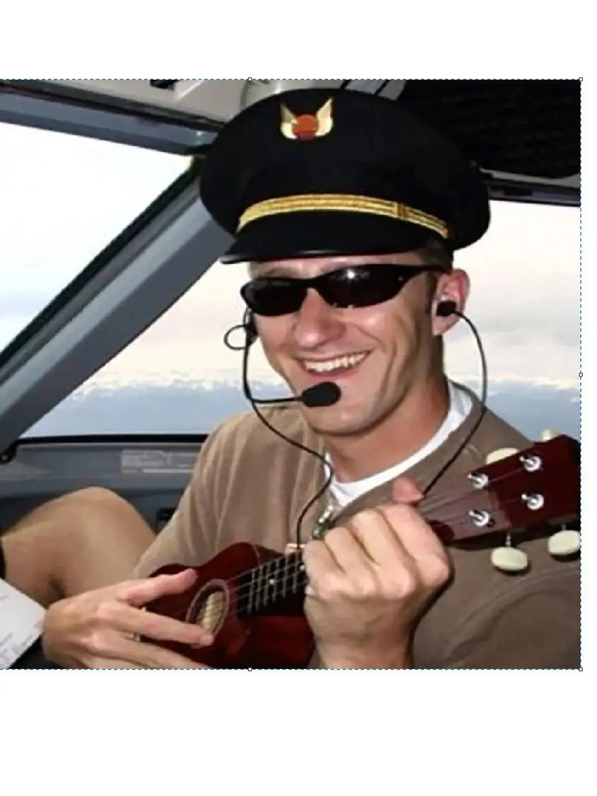 Pilot Joseph E.  soll versucht haben, während eines Fluges die Motoren abzustellen.