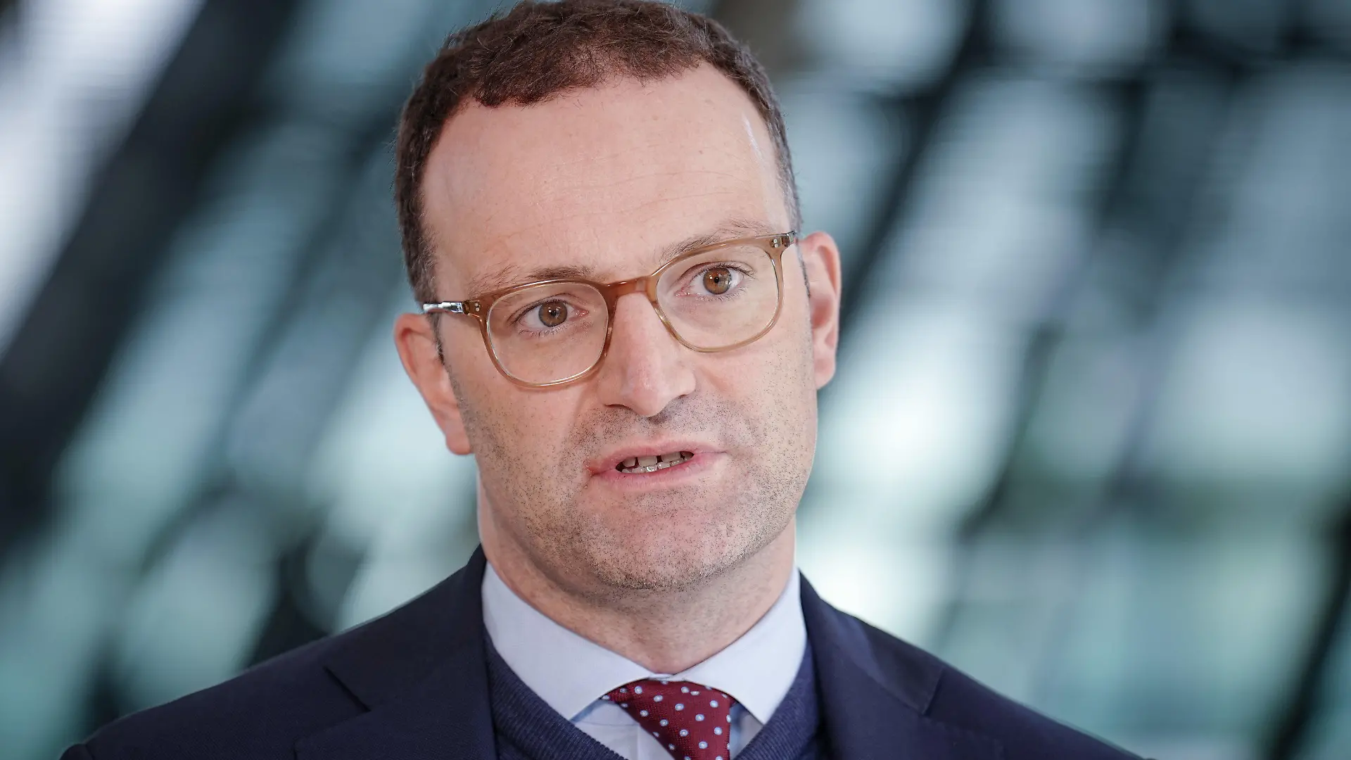 ARCHIV - 20.09.2022, Berlin: Jens Spahn (CDU) gibt zu Beginn der Unions-Fraktionssitzung ein Fernsehinterview im Reichstagsgebäude. (zu dpa: "CDU-Präsidiumsmitglied Spahn kritisiert Zentralrat der Muslime") Foto: Kay Nietfeld/dpa +++ dpa-Bildfunk +++