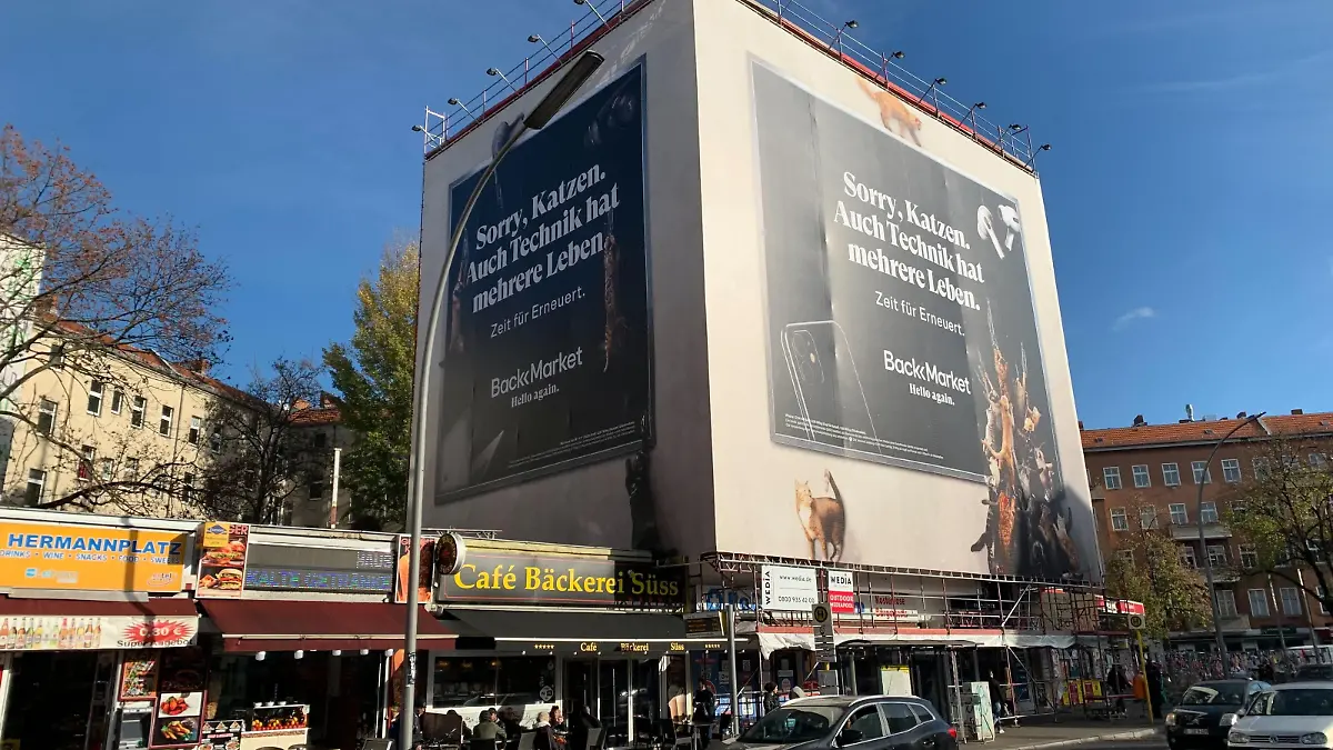 Werbefirma hängt XXL-Plakat ohne Genehmigung auf