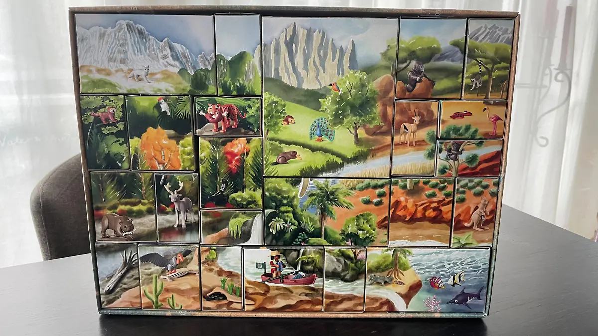 Wiltopia - so sieht er aus, wenn er geleert ist: der Wiltopia-Adventskalender von Playmobil