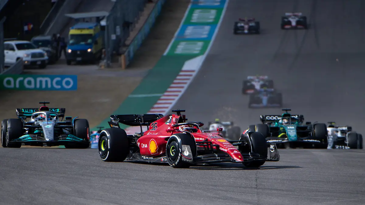 Charles Leclerc MCO, Scuderia Ferrari 16 vor George Russell UK, Mercedes AMG Petronas F1 Team 63, Lance Stroll CAN, Aston Martin Aramco Cognizant F1 Team 18, USA, Formel 1 Grand Prix der USA, Circuit of the Americas Austin, Rennen, 23.10.2022 USA, Formel 1 Grand Prix der USA, Circuit of the Americas Austin, Rennen, 23.10.2022 Austin *** Charles Leclerc MCO, Scuderia Ferrari 16 ahead of George Russell UK, Mercedes AMG Petronas F1 Team 63 , Lance Stroll CAN, Aston Martin Aramco Cognizant F1 Team 18 , USA, Formula 1 Grand Prix of the USA, Circuit of the Americas Austin, race, 23 10 2022 USA, Formula 1 Grand Prix of the USA, Circuit of the Americas Austin, race, 23 10 2022 Austin Copyright: xEibner/Memmlerx EP_MMR