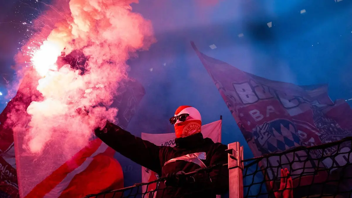 Anhänger des FC Bayern München lieferten sich in Istanbul eine Schlägerei mit Galatasaray-Fans.