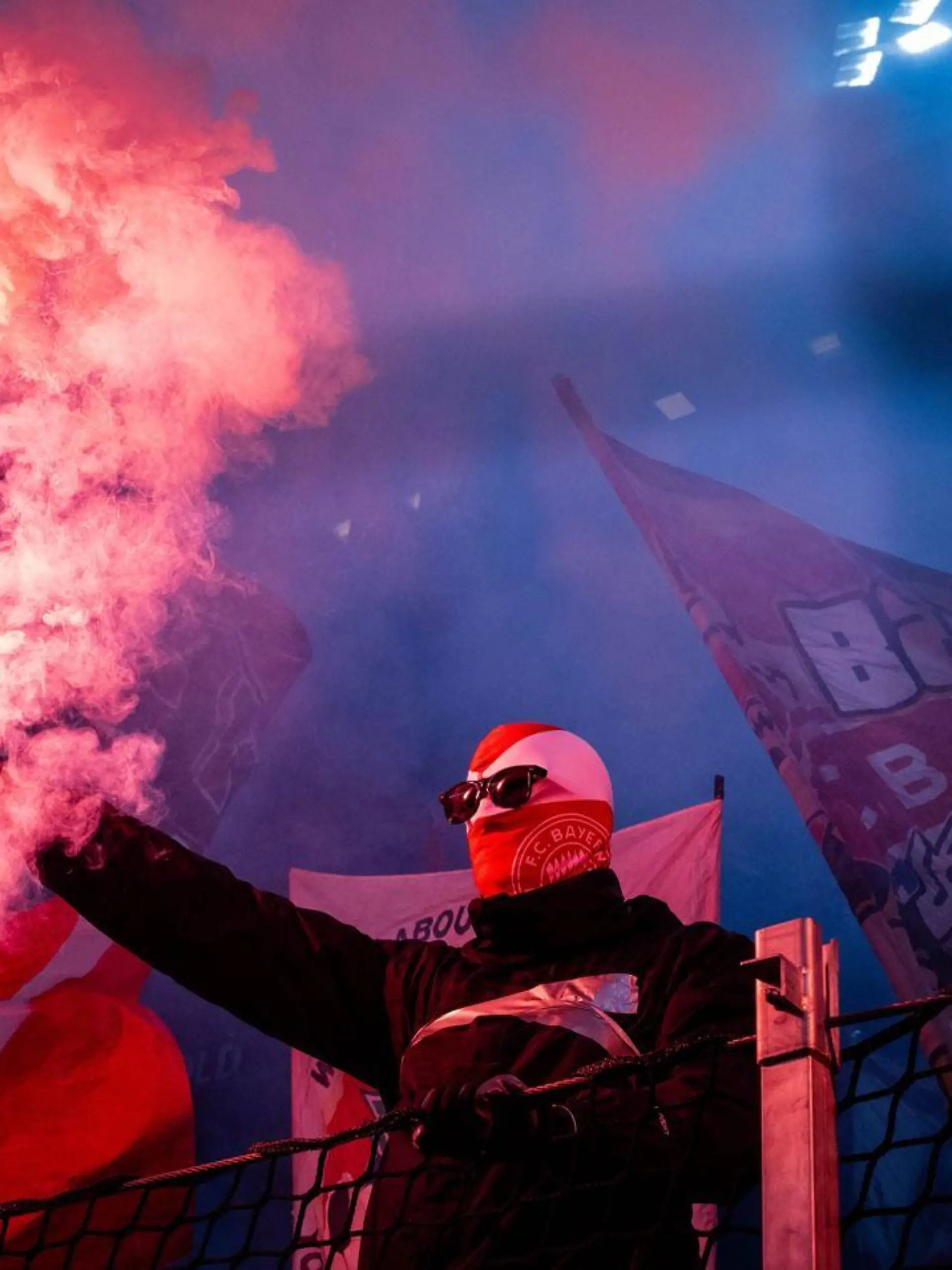 Anhänger des FC Bayern München lieferten sich in Istanbul eine Schlägerei mit Galatasaray-Fans.