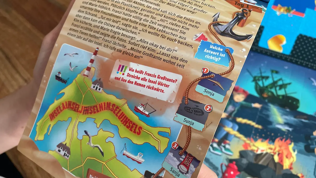 Spannend und mit viel Aufwand gestaltet: Das begleitende Rätselheft im 3 !!! Adventskalender 2022