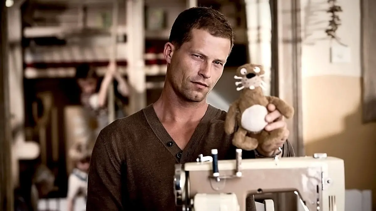 RABBIT WITHOUT EARS, aka KEINOHRHASEN, Til Schweiger, 2007. Warner Bros./Courtesy Everett Collection Warner Bros/Courtesy Everett Collection ACHTUNG AUFNAHMEDATUM GESCHÄTZT PUBLICATIONxINxGERxSUIxAUTxONLY Copyright: xWarnerxBros/CourtesyxEverettxCollectionx MCDRAWI EC006