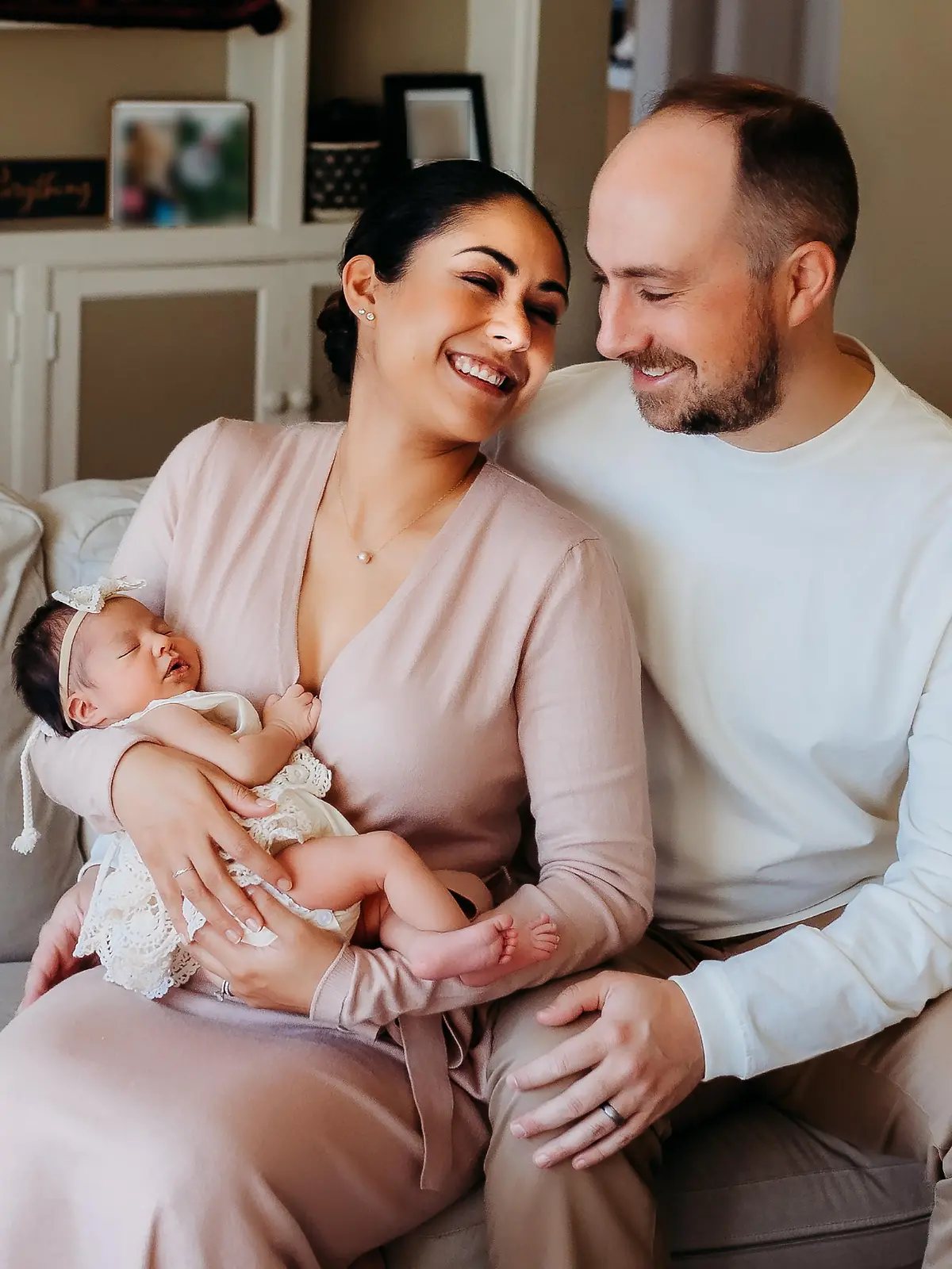 Katherine Johnstone (29) und Michael Johnstone (35) mit ihrer Tochter Mila (8 Monate alt)