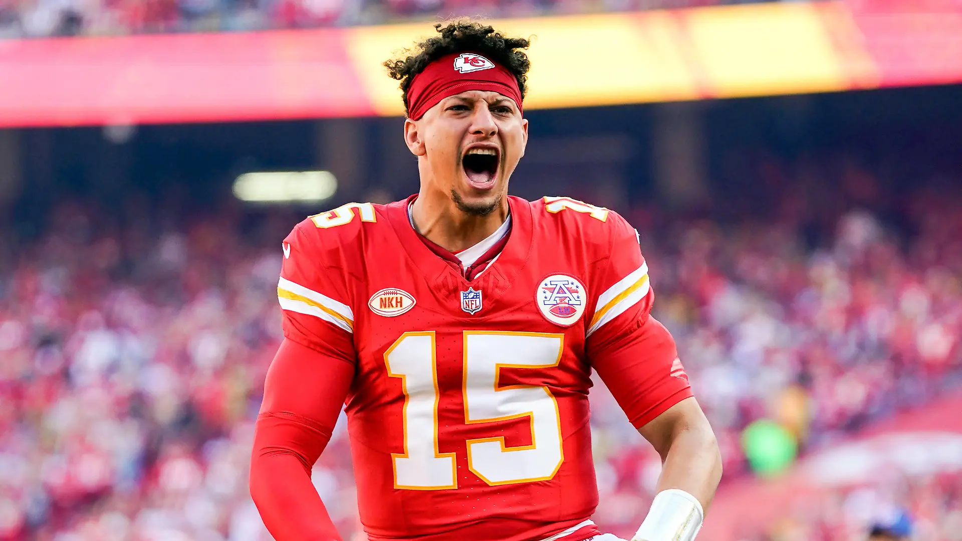 NFL, American Football Herren, USA Los Angeles Chargers at Kansas City Chiefs Oct 22, 2023 Kansas City, Missouri, USA Kansas City Chiefs quarterback Patrick Mahomes 15 takes the field prior to a game against the Los Angeles Chargers at GEHA Field at Arrowhead Stadium. , EDITORIAL USE ONLY PUBLICATIONxINxGERxSUIxAUTxONLY Copyright: xJayxBiggerstaffx 20231022_cc_ba4_215