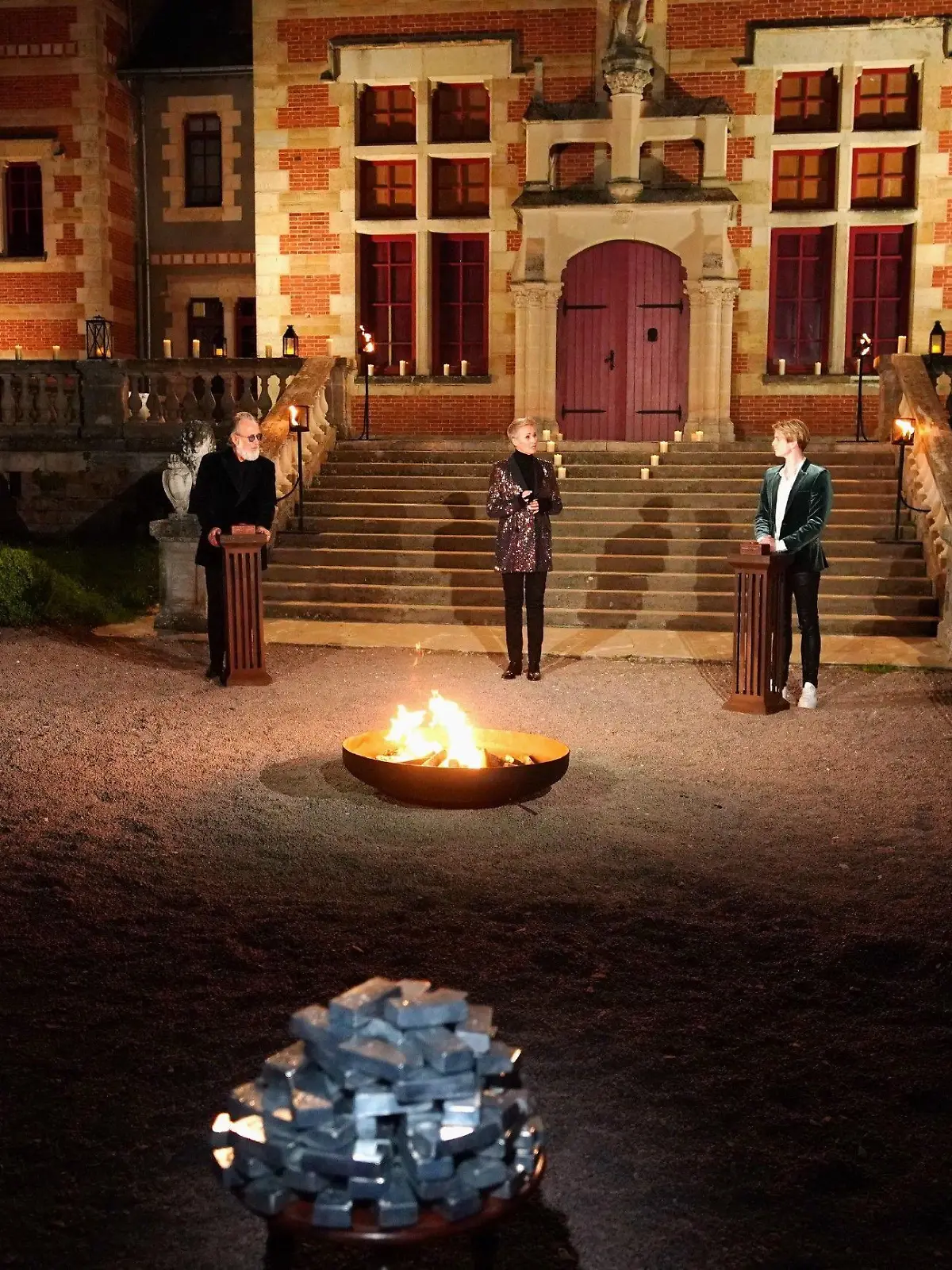 + + + ACHTUNG: INHALTE ZUR FREIEN VERWENDUNG, BITTE MIT SPOILERWARNUNG VERÖFFENTLICHEN + + +? Folge 6: Das große Finale "Die letzte Offenbarung" - (v.l.) Verräterin Anna-Carina Woitschack, Loyaler Friedrich Liechtenstein, Moderatorin Sonja Zietlow, Verräter Vincent Gross, Loyale Mariella Ahrens
+++ Die Verwendung des sendungsbezogenen Materials ist nur mit dem Hinweis und Verlinkung auf RTL+ gestattet. +++