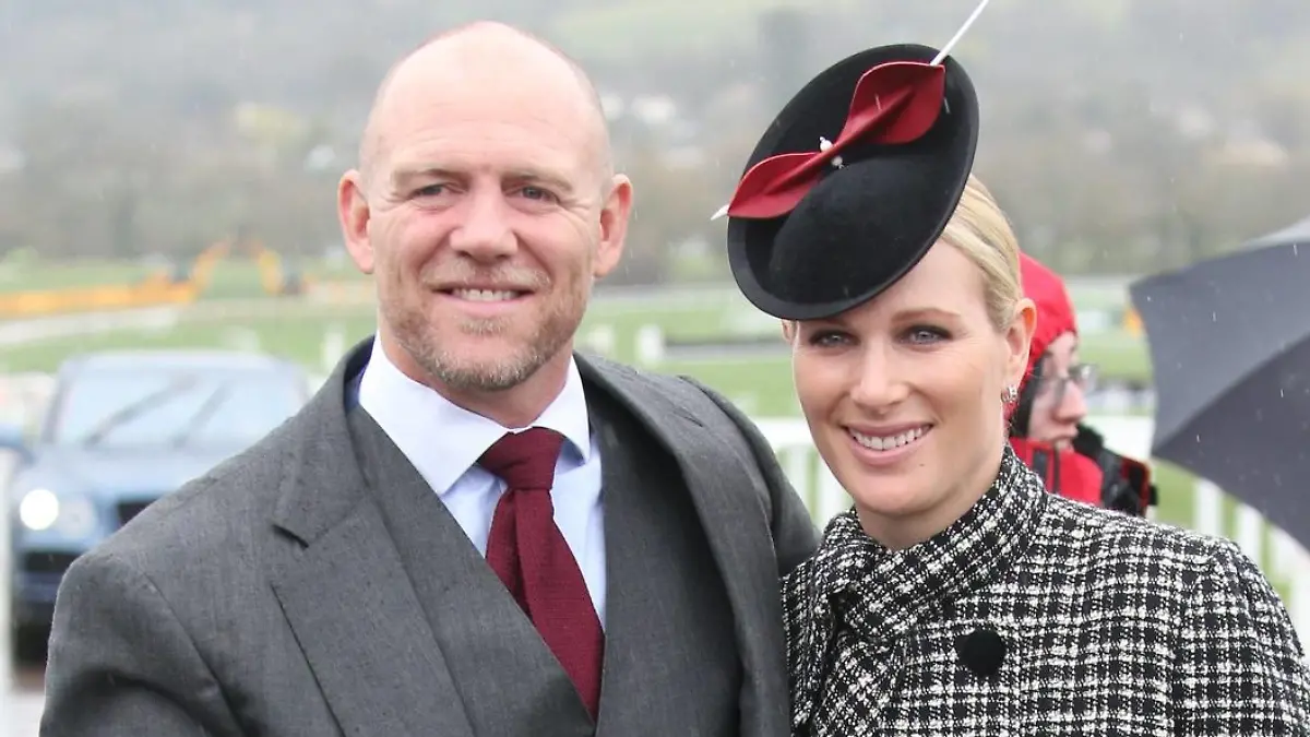  . 15/03/2019. Cheltenham, United Kingdom. Zara Phillips and Mike Tindall arriving for Gold Cup day on the last day of the Cheltenham Festival. PUBLICATIONxINxGERxSUIxAUTxHUNxONLY xStephenxLockx/xi-Imagesx IIM-19431-0029