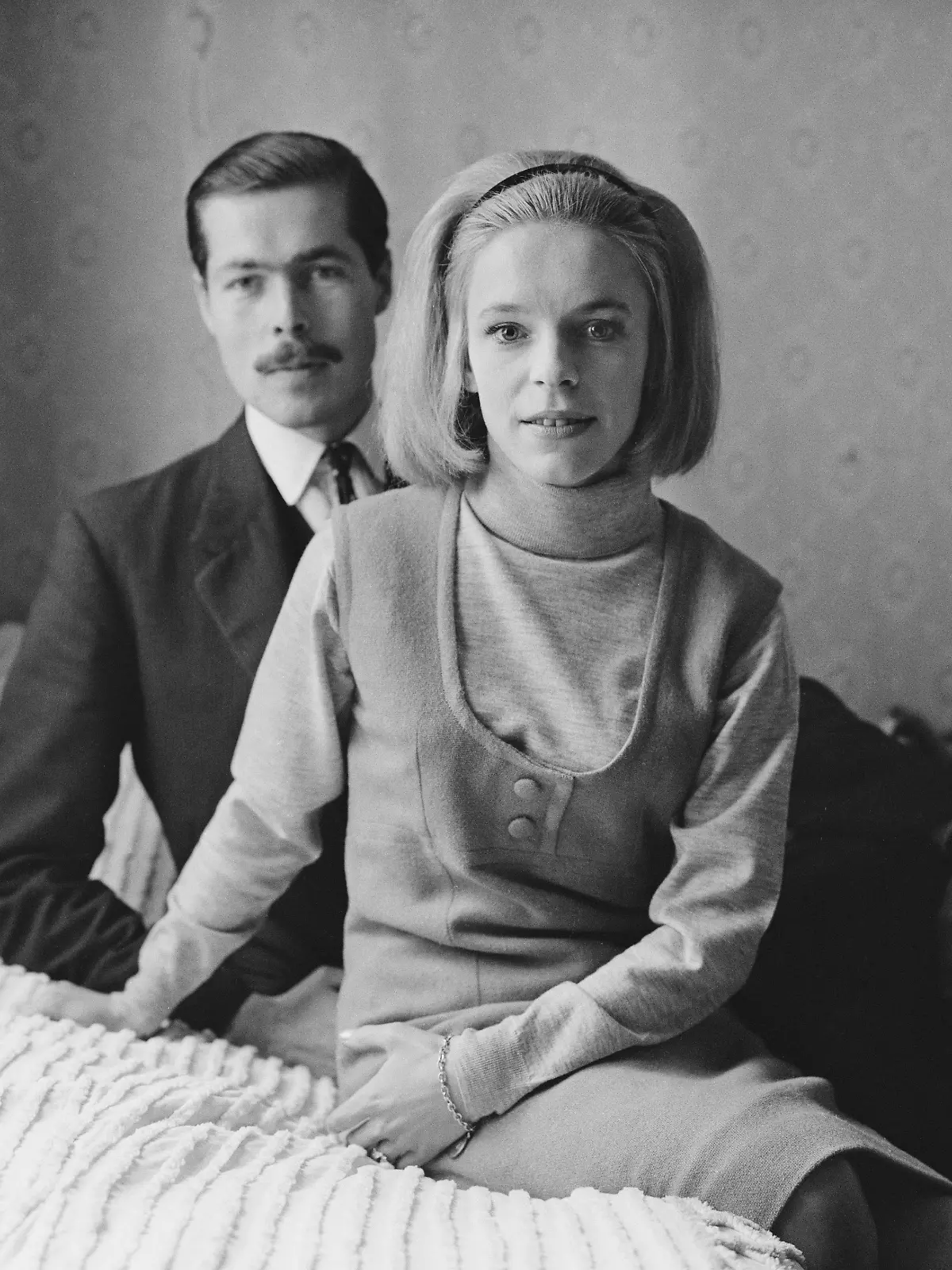 John Bingham, 7th Earl of Lucan (1934 - ?) with his future wife, Veronica Duncan (1937 - 2017) after they announced their engagement, 14th October 1963. The couple were married on 20th November. In 1974, Lord Lucan disappeared, suspected of murder. He was never found and was declared dead in 2016. (Photo byTerry Fincher/Daily Express/Hulton Archive/Getty Images)