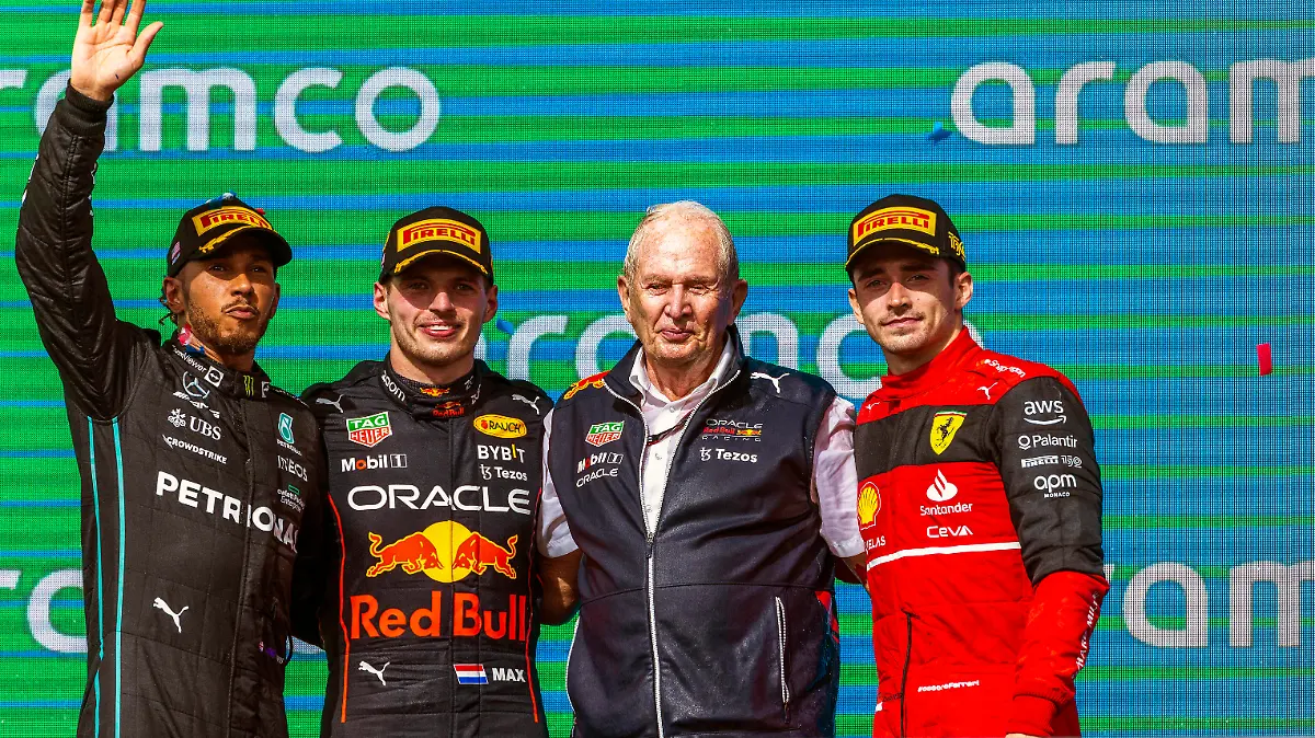  Formula 1 2022: United States GP CIRCUIT OF THE AMERICAS, UNITED STATES OF AMERICA - OCTOBER 23: Sir Lewis Hamilton, Mercedes AMG, 2nd position, Max Verstappen, Red Bull Racing, 1st position, Helmut Marko, Consultant, Red Bull Racing, and Charles Leclerc, Ferrari, 3rd position, on the podium during the United States GP at Circuit of the Americas on Sunday October 23, 2022 in Austin, United States of America. Photo by Sam Bloxham / LAT Images Images PUBLICATIONxINxGERxSUIxAUTxHUNxONLY GP2219_150657_V6A5178