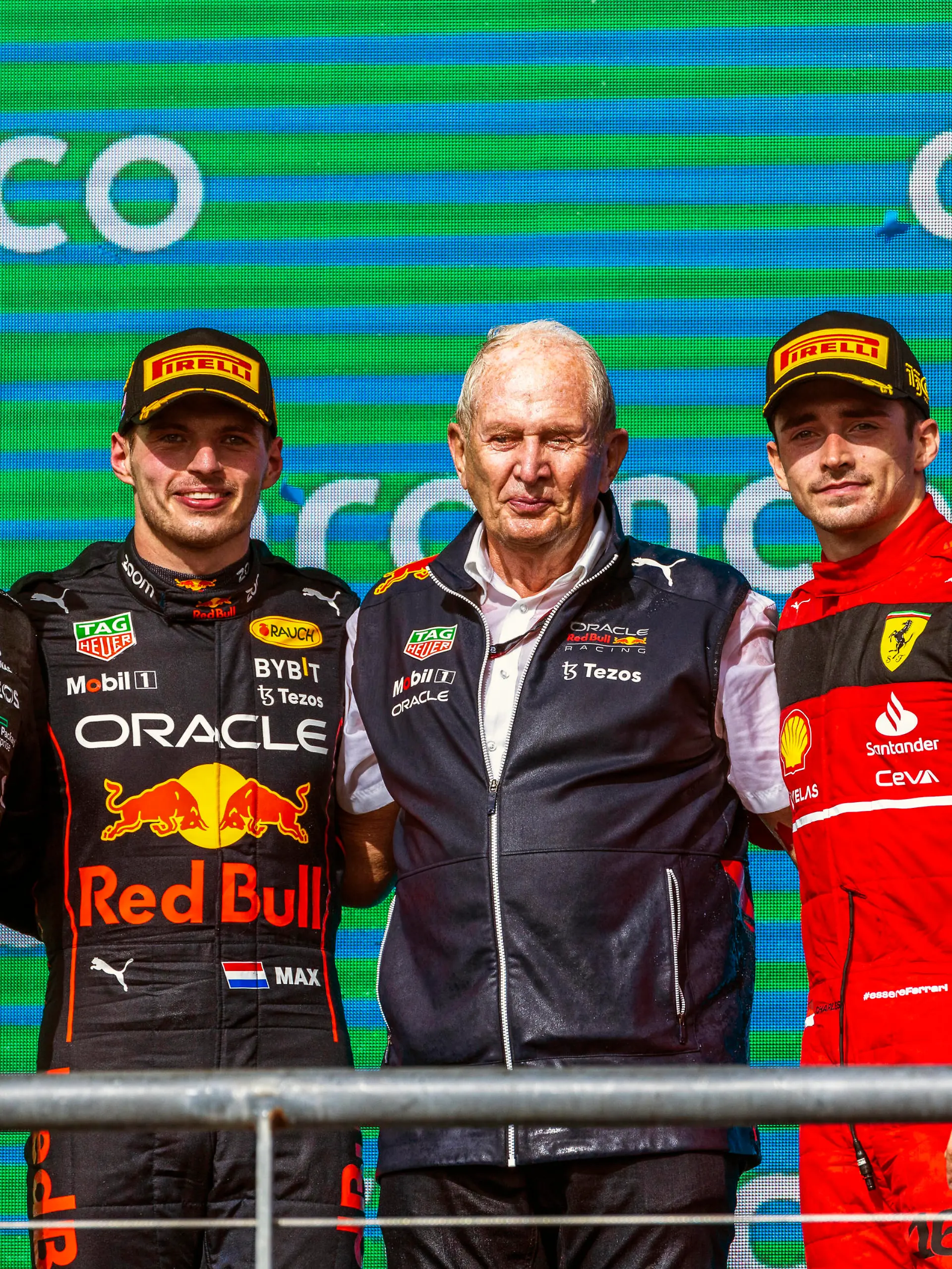  Formula 1 2022: United States GP CIRCUIT OF THE AMERICAS, UNITED STATES OF AMERICA - OCTOBER 23: Sir Lewis Hamilton, Mercedes AMG, 2nd position, Max Verstappen, Red Bull Racing, 1st position, Helmut Marko, Consultant, Red Bull Racing, and Charles Leclerc, Ferrari, 3rd position, on the podium during the United States GP at Circuit of the Americas on Sunday October 23, 2022 in Austin, United States of America. Photo by Sam Bloxham / LAT Images Images PUBLICATIONxINxGERxSUIxAUTxHUNxONLY GP2219_150657_V6A5178