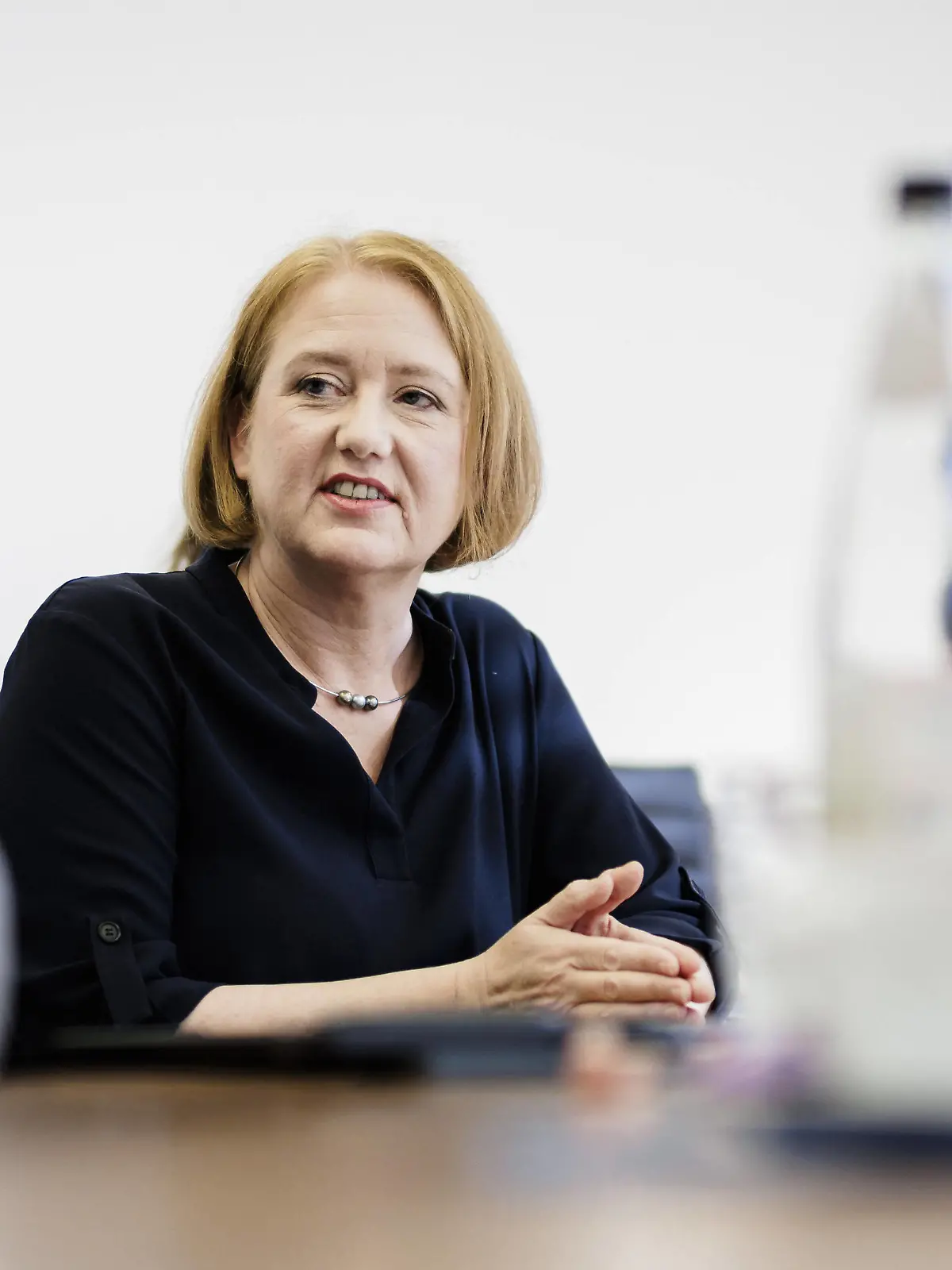 Lisa Paus Buendnis 90/Die Gruenen, Bundesministerin fuer Familie, Senioren, Frauen und Jugend, trifft Akteure aus dem Kompetenznetzwerk Antisemitismus zu einem Gespraech in Berlin, 18.10.2023. Berlin Deutschland *** Lisa Paus Buendnis 90 Die Gruenen , Federal Minister for Family Affairs, Senior Citizens, Women and Youth, meets stakeholders from the Competence Network Anti-Semitism for a discussion in Berlin, 18 10 2023 Berlin Germany Copyright: xFelixxZahnx