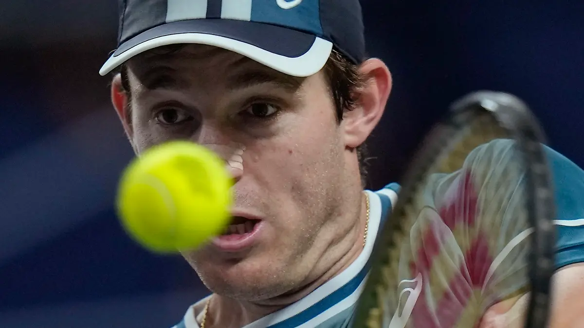 Nicolas Jarry of Chile returns a shot to Grigor Dimitrov of Bulgaria during the men's singles quarterfinal match in the Shanghai Masters tennis tournament at Qizhong Forest Sports City Tennis Center in Shanghai, China, Friday, Oct. 13, 2023. (AP Photo/Andy Wong)