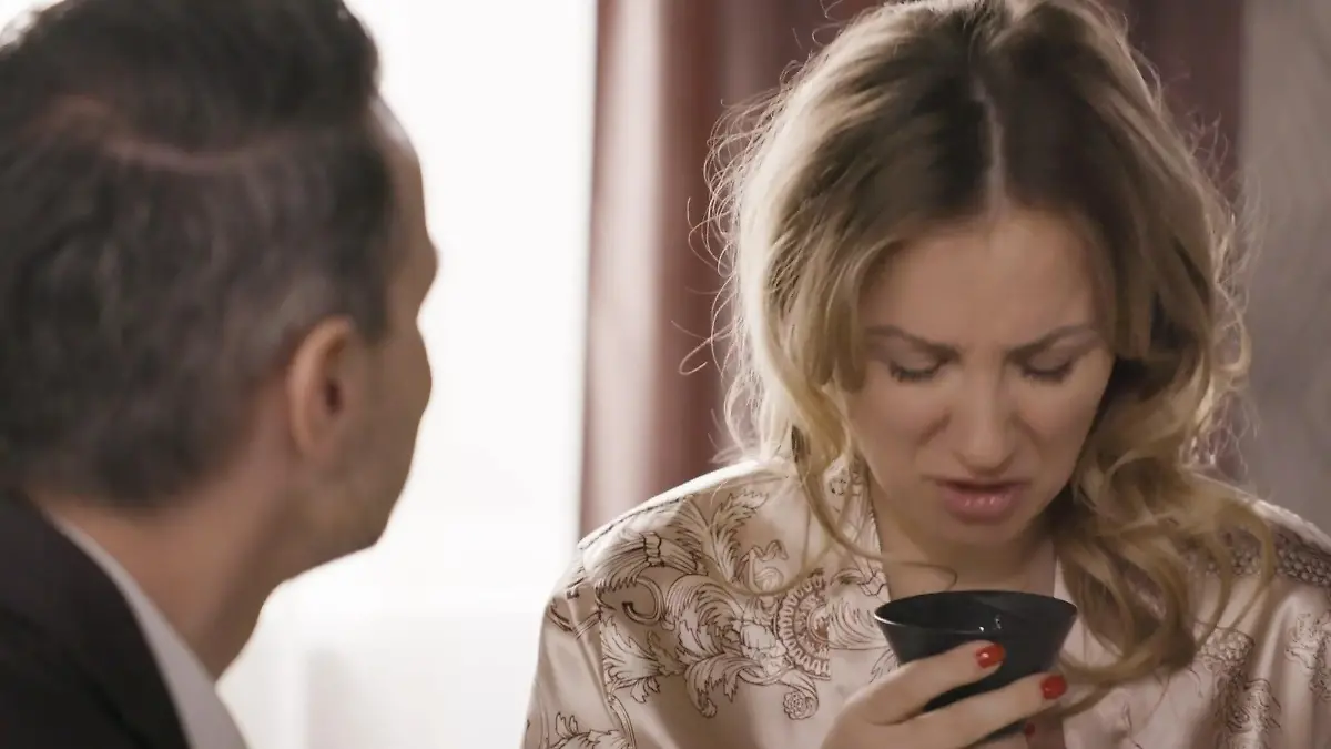 Ania Niedieck muss spucken Neue AWZ-Outtakes vom Set