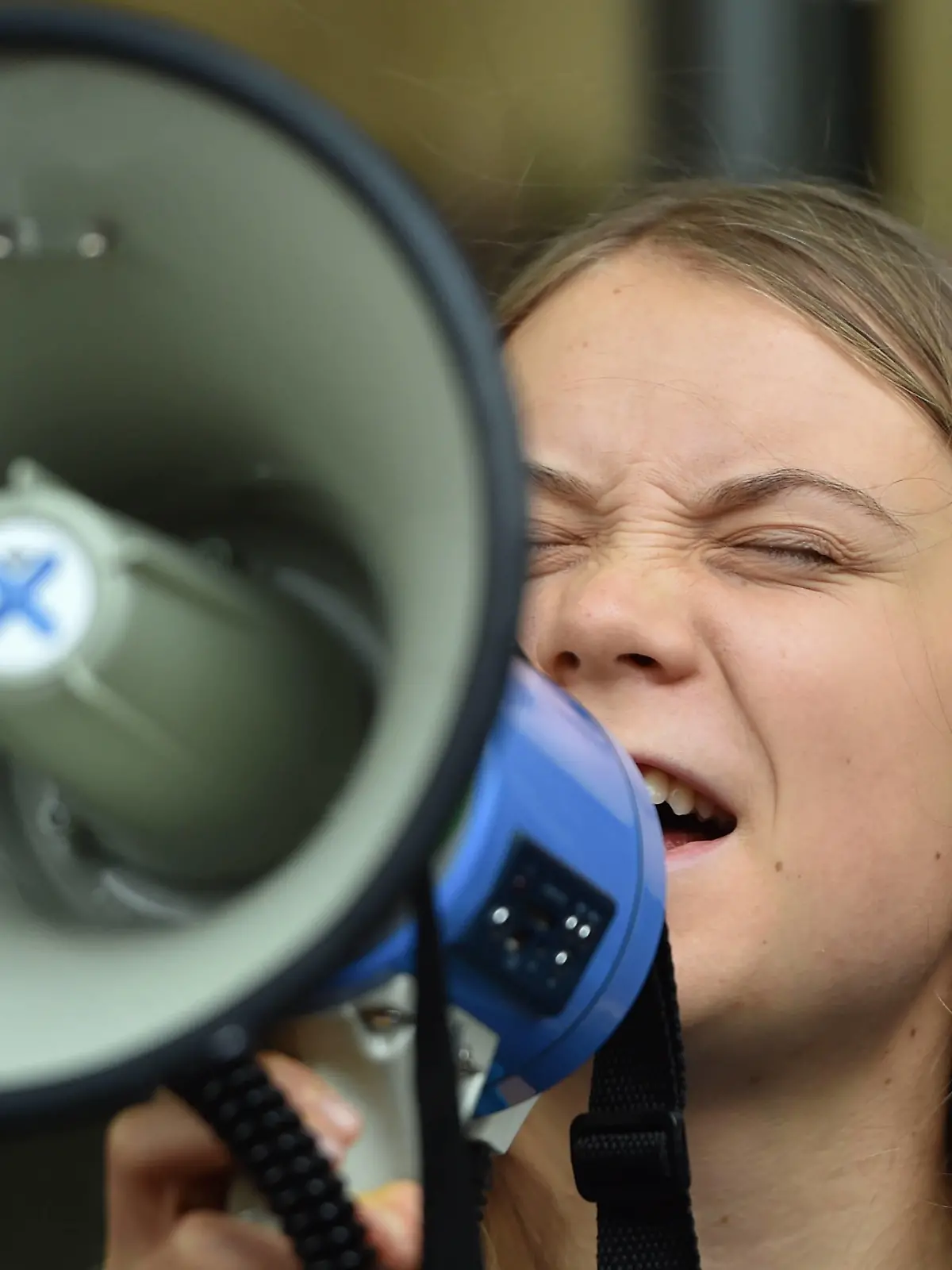 October 19, 2023, London, England, United Kingdom: GRETA THUNBERG joins activists from Fossil Free London in an Oily Money Out protest held outside the JP Morgan offices in Canary Wharf. London United Kingdom - ZUMAk172 20231019_zip_k172_001 Copyright: xThomasxKrychx