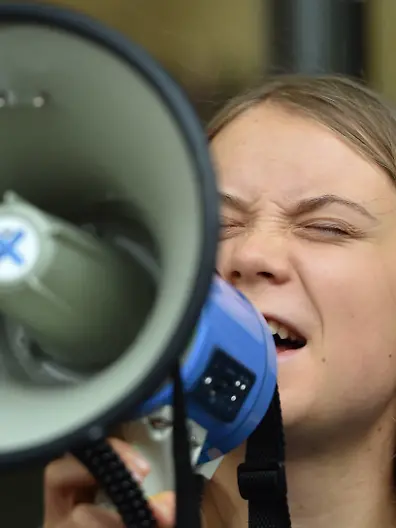 October 19, 2023, London, England, United Kingdom: GRETA THUNBERG joins activists from Fossil Free London in an Oily Money Out protest held outside the JP Morgan offices in Canary Wharf. London United Kingdom - ZUMAk172 20231019_zip_k172_001 Copyright: xThomasxKrychx