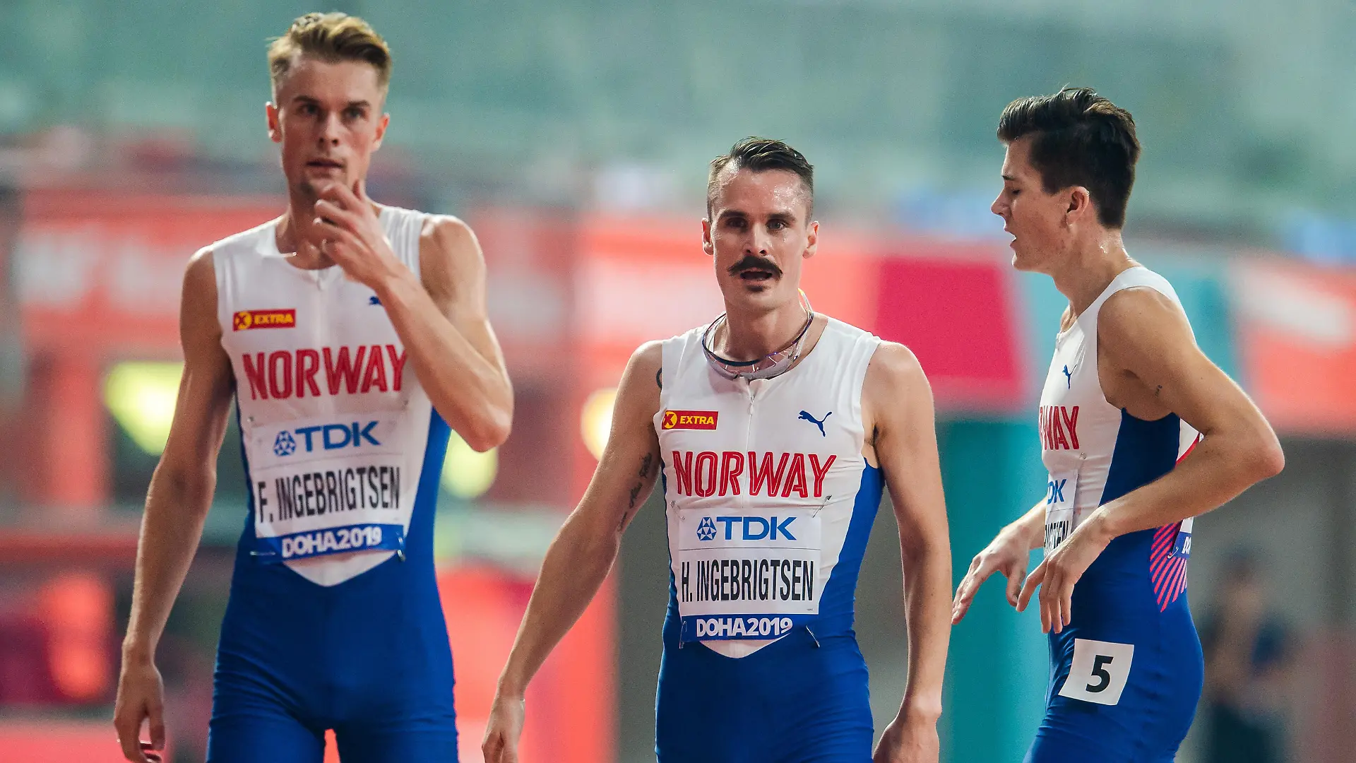 190930 Jakob Ingebrigtsen, Filip Ingebrigtsen and Henrik Ingebrigtsen of Norway look dejected after the men s 5000m final during day 4 of the IAAF World Athletics Championships on September 30, 2019 in Doha. Photo: Vegard Wivestad Grott / BILDBYRAN / kod VG / 170402 bbeng athletics track & field friidrott friidrett iaaf world athletics championships athletics World Championship, WM, Weltmeisterschaft vm friidrotts-vm friidretts-vm norge depp 190930 Jakob Ingebrigtsen, Filip Ingebrigtsen and Henrik Ingebrigtsen of Norway look dejected after the men s 5000m final during day 4 of the IAAF World Athletics Championships on September 30, 2019 in Doha Photo Vegard Wivestad Grott BILDBYRAN kod VG 170402 bbeng athletics track field friidrott friidrett iaaf world athletics championships athletics world championship vm friidrotts vm friidretts vm norge depp, PUBLICATIONxNOTxINxDENxNORxSWExFINxAUT Copyright: VEGARDxWIVESTADxGRoTT BB190930ZV007