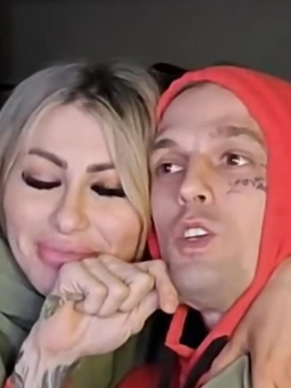 Bild zu: "Aaron Carters Liebesgeschichte mit Melanie Martin"