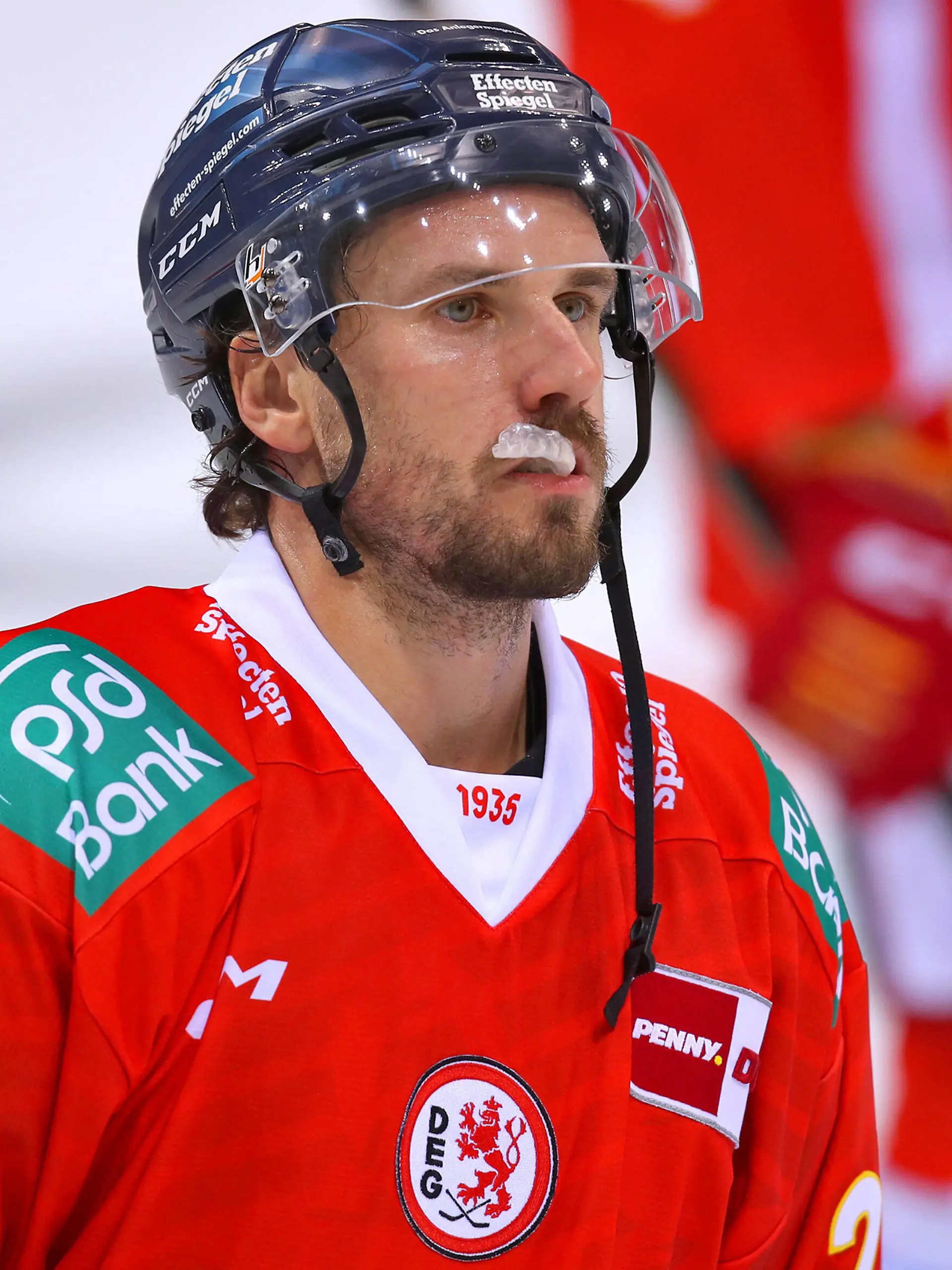 16.09.2022, PSD-BANK Dome Düsseldorf, Eishockey, Penny DEL Saison 2022 2023, Düsseldorfer EG - ERC Ingolstadt: Brendan O Donnell von Düsseldorfer EG trifft in der Nachspielzeit das leere Tor und entscheidet das Spiel für die DEG mit 4:3 NRW Deutschland 