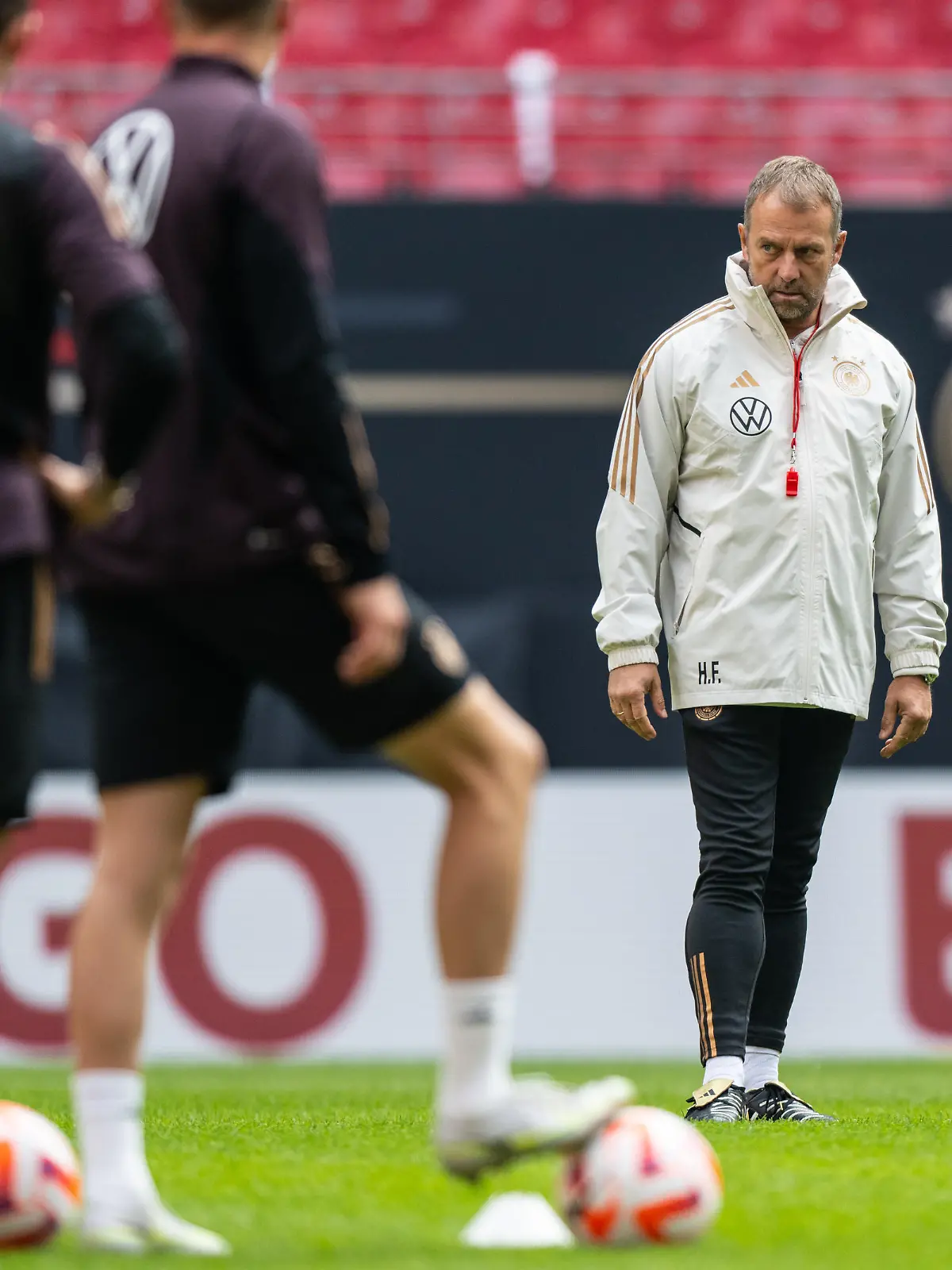 Bundestrainer Hansi Flick (Deutschland) beobachtet das Training. GES/ Fussball/ Training der deutschen Nationalmannschaft in Leipzig, 25.09.2022 Football / Soccer: Training session of the German national team in Leipzig, September 25, 2022