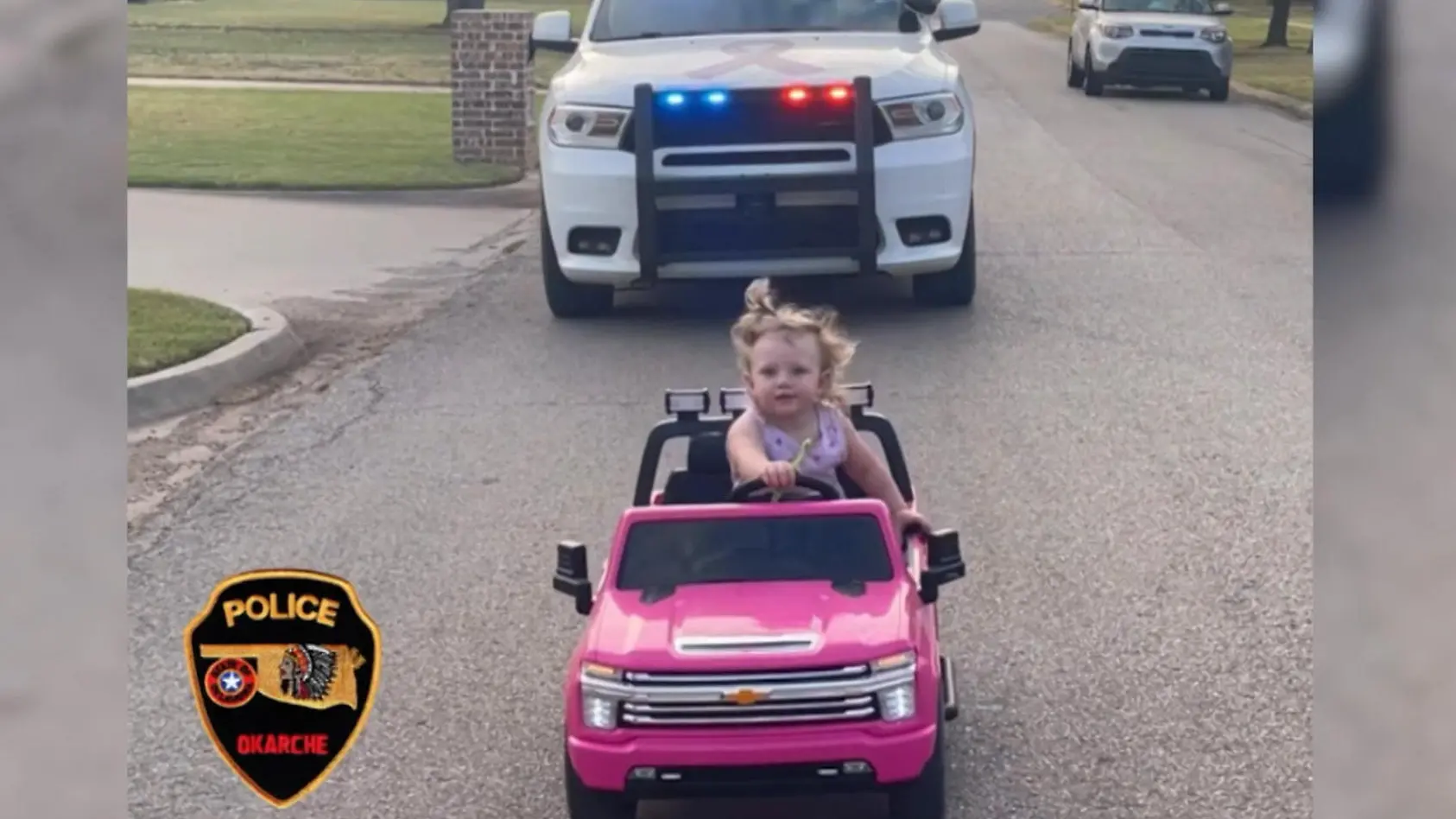 Kleinkind wird von Polizei angehalten!