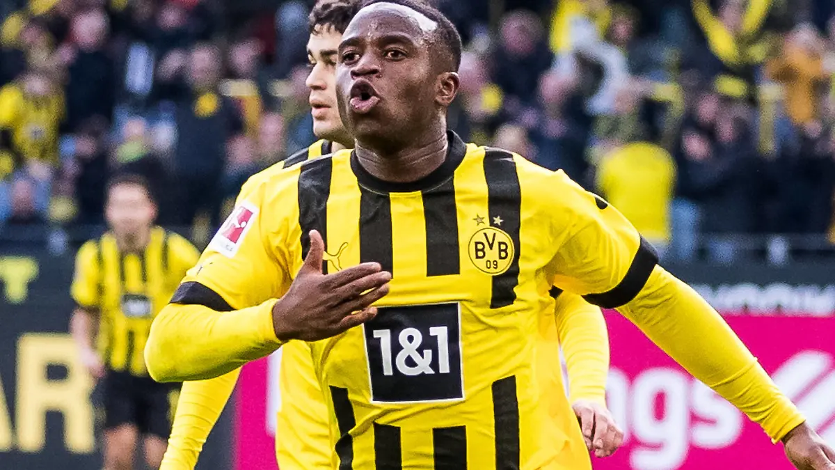1. Fussball Bundesliga Borussia Dortmund - VfL Bochum 05.11.2022 Jubel zum 1:0 durch Youssoufa Moukoko Borussia Dortmund, 18 1. Fussball Bundesliga, Borussia Dortmund - VfL Bochum, Dortmund, SIGNAL IDUNA PARK DFL REGULATIONS PROHIBIT ANY USE OF PHOTOGRAPHS AS IMAGE SEQUENCES AND/OR QUASI-VIDEO. *** 1 Football Bundesliga Borussia Dortmund VfL Bochum 05 11 2022 Cheers to 1 0 by Youssoufa Moukoko Borussia Dortmund, 18 1 Football Bundesliga, Borussia Dortmund VfL Bochum, Dortmund, SIGNAL IDUNA PARK DFL REGULATES PROHIBIT ANY USE OF PHOTOGRAPHS AS IMAGE SEQUENCES AND OR QUASI VIDEO Copyright: xBEAUTIFULxSPORTS/Wunderlx 