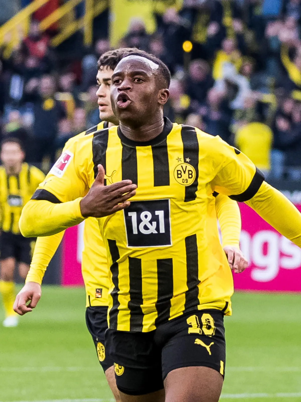 1. Fussball Bundesliga Borussia Dortmund - VfL Bochum 05.11.2022 Jubel zum 1:0 durch Youssoufa Moukoko Borussia Dortmund, 18 1. Fussball Bundesliga, Borussia Dortmund - VfL Bochum, Dortmund, SIGNAL IDUNA PARK DFL REGULATIONS PROHIBIT ANY USE OF PHOTOGRAPHS AS IMAGE SEQUENCES AND/OR QUASI-VIDEO. *** 1 Football Bundesliga Borussia Dortmund VfL Bochum 05 11 2022 Cheers to 1 0 by Youssoufa Moukoko Borussia Dortmund, 18 1 Football Bundesliga, Borussia Dortmund VfL Bochum, Dortmund, SIGNAL IDUNA PARK DFL REGULATES PROHIBIT ANY USE OF PHOTOGRAPHS AS IMAGE SEQUENCES AND OR QUASI VIDEO Copyright: xBEAUTIFULxSPORTS/Wunderlx 