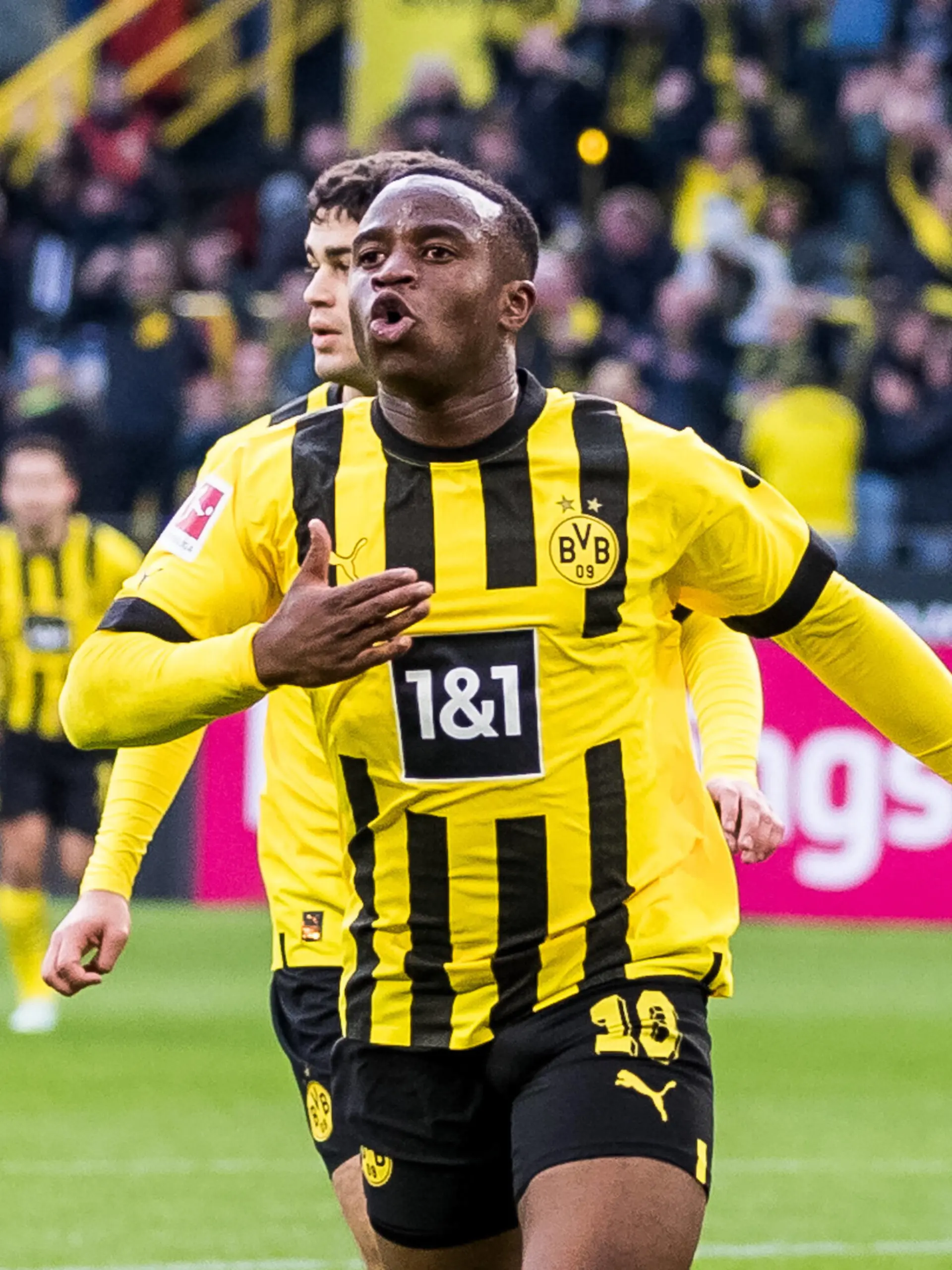 1. Fussball Bundesliga Borussia Dortmund - VfL Bochum 05.11.2022 Jubel zum 1:0 durch Youssoufa Moukoko Borussia Dortmund, 18 1. Fussball Bundesliga, Borussia Dortmund - VfL Bochum, Dortmund, SIGNAL IDUNA PARK DFL REGULATIONS PROHIBIT ANY USE OF PHOTOGRAPHS AS IMAGE SEQUENCES AND/OR QUASI-VIDEO. *** 1 Football Bundesliga Borussia Dortmund VfL Bochum 05 11 2022 Cheers to 1 0 by Youssoufa Moukoko Borussia Dortmund, 18 1 Football Bundesliga, Borussia Dortmund VfL Bochum, Dortmund, SIGNAL IDUNA PARK DFL REGULATES PROHIBIT ANY USE OF PHOTOGRAPHS AS IMAGE SEQUENCES AND OR QUASI VIDEO Copyright: xBEAUTIFULxSPORTS/Wunderlx 