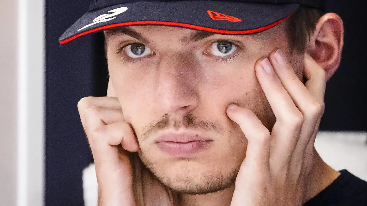 QATAR - Max Verstappen Red Bull Racing prior to the 1st free practice in the run-up to the Formula 1 Grand Prix at the Lusail International Circuit in Qatar. Verstappen only needs 3 more points to win his third world title in Formula 1. ANP SEM VAN DER WAL First practice 2023/2024 xVIxANPxSportx/xxANPxIVx 480388024 originalFilename: 480388024.jpg