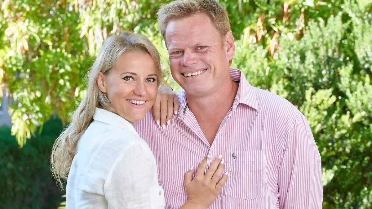 Farmer Jörn (38) aus Namibia und Oliwia (28, Übersetzerin) verbringen zusammen die Hofwoche auf Jörns Farm in Namibia.
Verwendung der Bilder für Online-Medien ausschließlich mit folgender Verlinkung: "Alle Infos zu "Bauer sucht Frau" im Special bei RTL.de: https:// www.rtl.de/cms/sendungen/bauer-sucht-frau.html