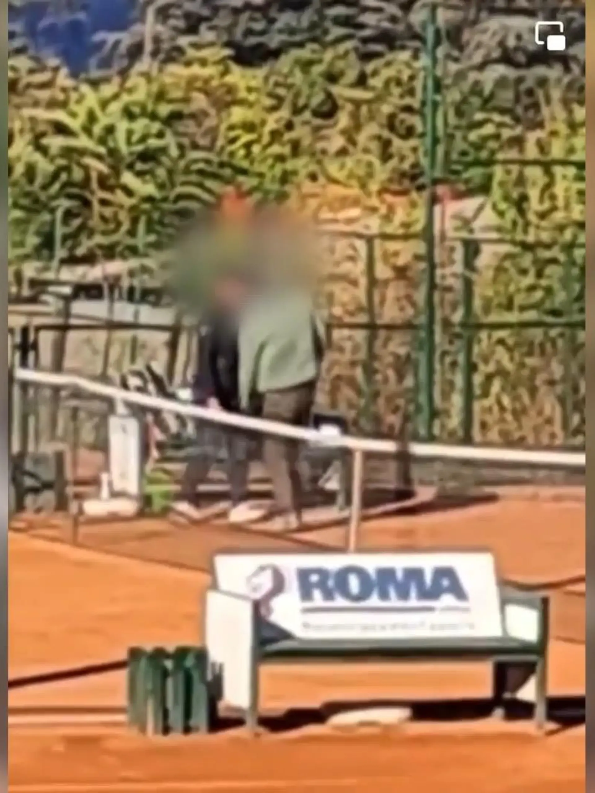 Diese brutale Attacke schockt die Tennis-Welt. Und nicht nur die. In Serbien drischt ein Vater vor wenigen Tagen auf seine 14 Jahre junge Tochter ein, weil die nicht trainieren möchte.