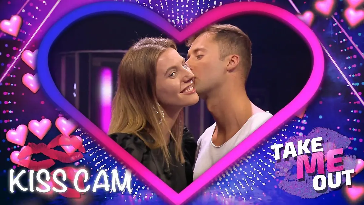 Die Kiss Cam darf in einem Football-Special natürlich nicht fehlen! Hat Cheerleader Danny hier mit „Take Me Out“-Single-Lady Eileen seine Herdame gefunden?