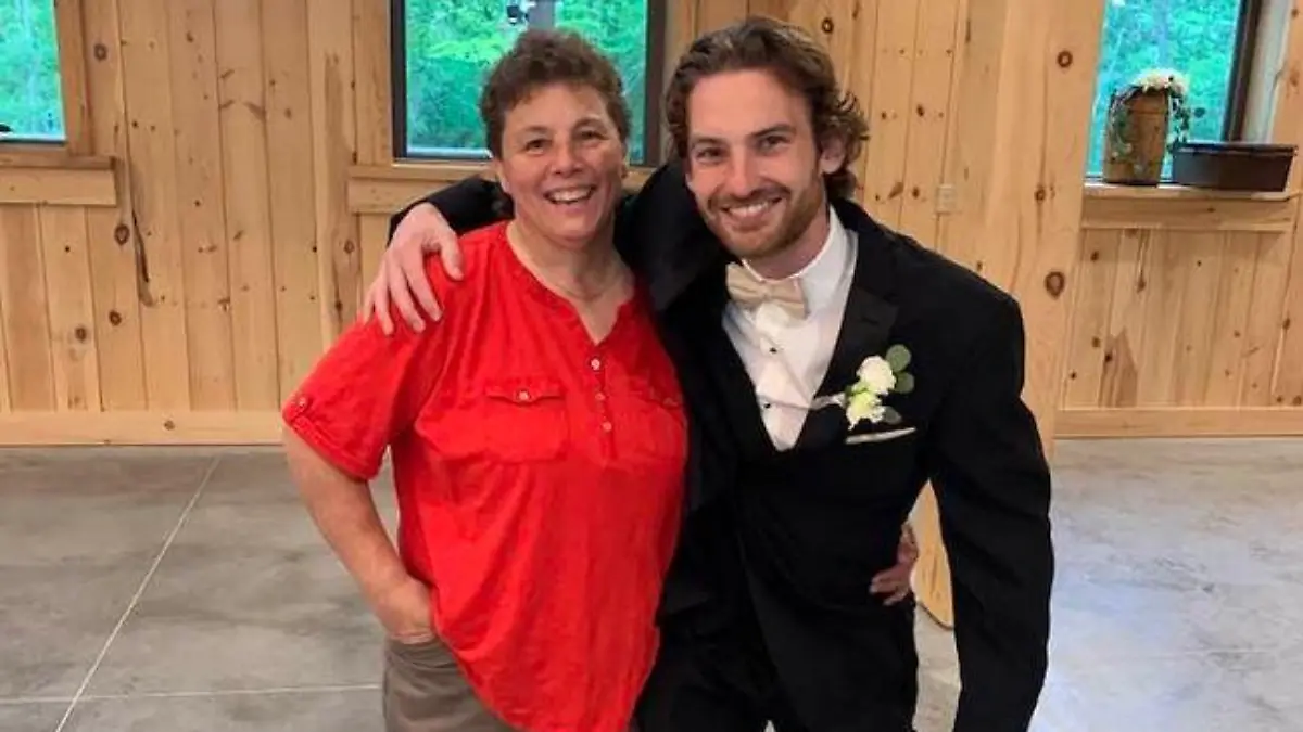 Kari Johnson mit ihrem Sohn Adam.