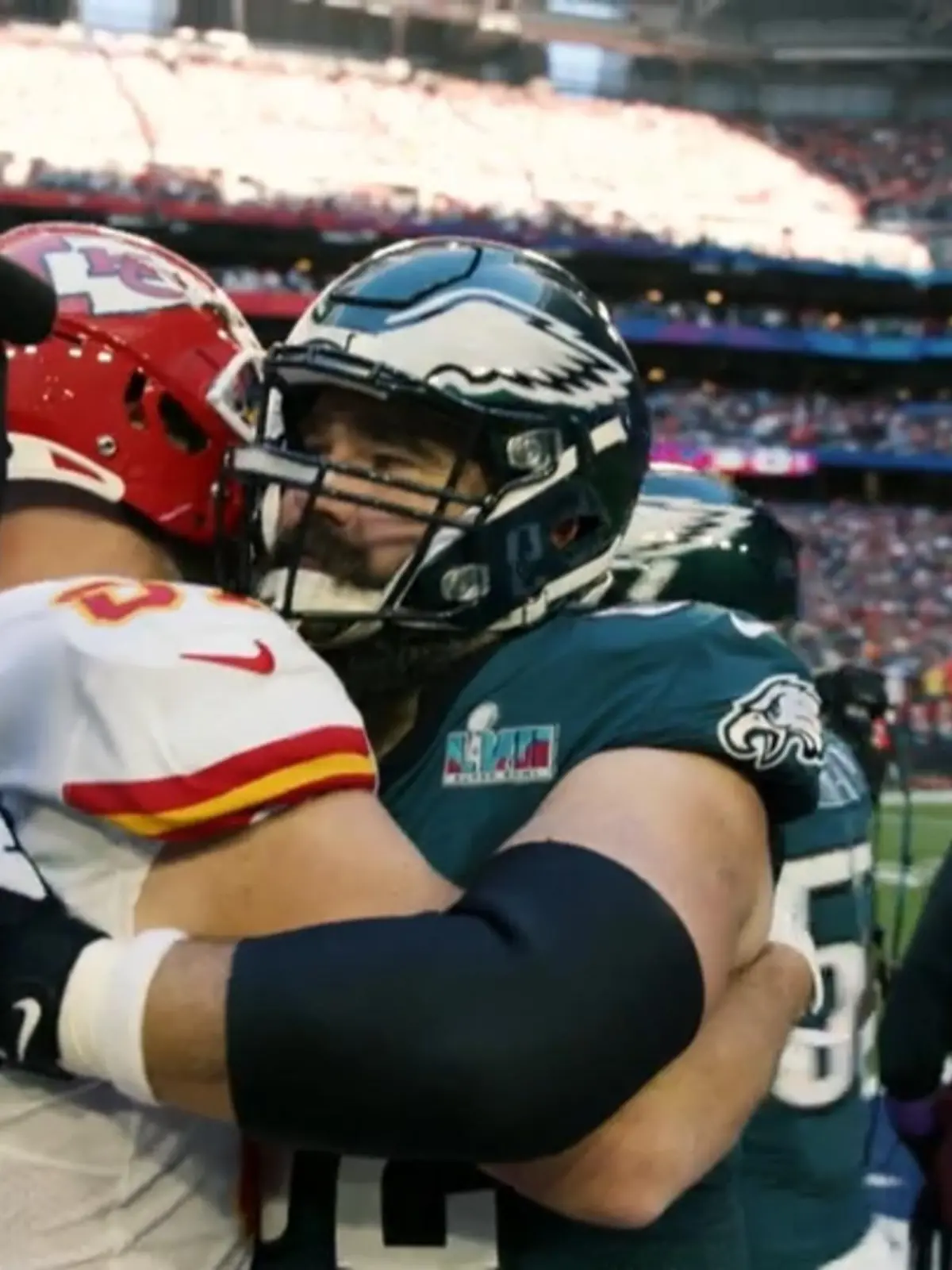 Travis Kelce von den Kansas City Chiefs und Jason Kelce von den Philadelphia Eagles sind Superstars in ihren Teams.