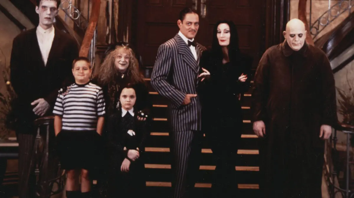 Film Still from The Addams Family Carel Struycken, Jimmy Workman, Judith Malina, Christina Ricci, Raul Julia, Anjelica Huston, Christopher Lloyd © 1991 Paramount Pictures PUBLICATIONxINxGERxSUIxAUTxONLY 31111_003

Film quiet from The ADDAMS Family Carel Struycken Jimmy workman Judith Malina Christina Ricci Raul Juliet Anjelica Huston Christopher Lloyd © 1991 Paramount Pictures PUBLICATIONxINxGERxSUIxAUTxONLY 31111_003  