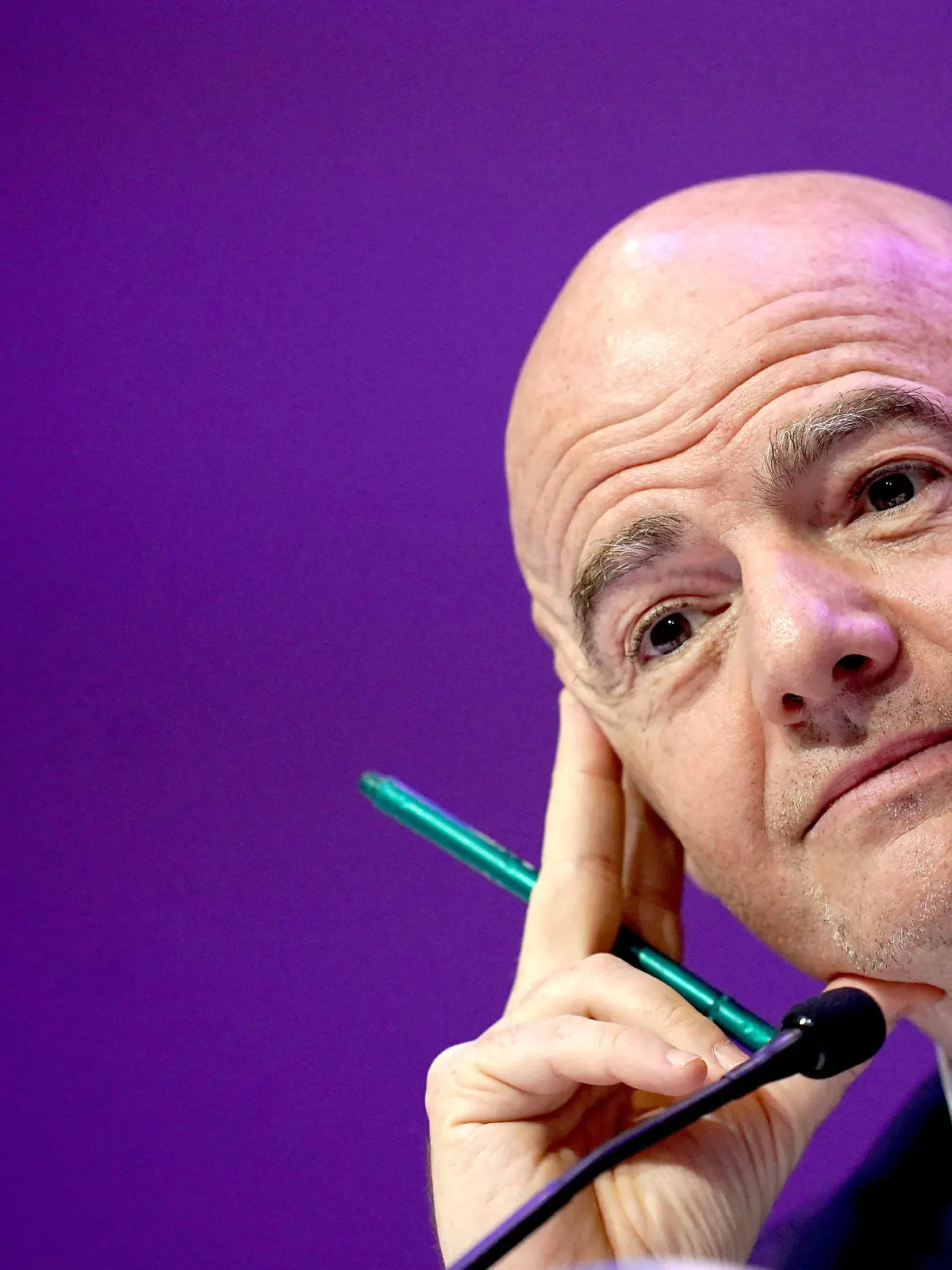 ARCHIV - 31.03.2022, Katar, Doha: Fußball: FIFA-Kongress 2022. Fifa-Präsident Gianni Infantino reagiert auf einer Pressekonferenz nach dem Fifa-Kongress im Doha Exhibition & Convention Center (DECC).  (zu dpa: «Infantino kritisiert Angebote für TV-Rechte an Frauen-WM») Foto: Nick Potts/Press Association/dpa +++ dpa-Bildfunk +++