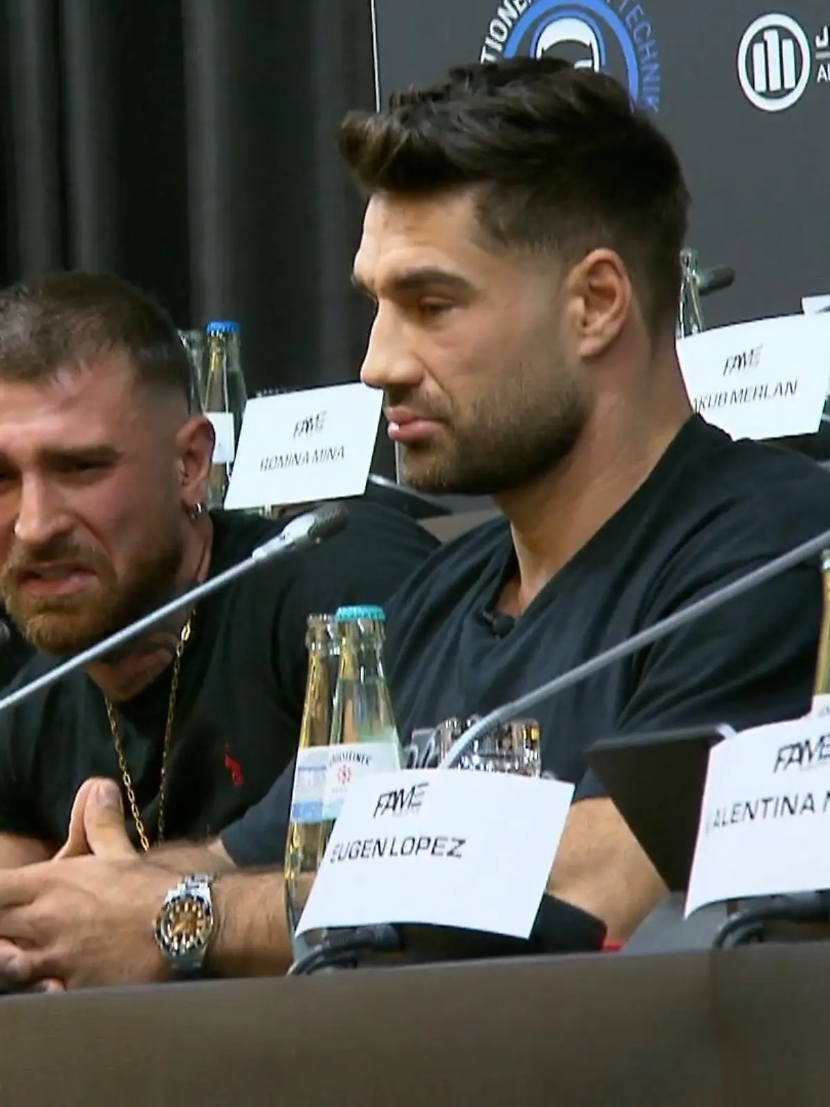 Gigi Birofio und Can Kaplan werden wohl keine Freunde mehr. Die Gemüter hatten sich schon im „Sommerhaus der Stars“ ordentlich erhitzt. Jetzt geht der Krach im wahren Leben weiter. Auf einer Pressekonferenz zu einem anstehenden Boxkampf zwischen Gigi und Can eskaliert die Lage. Steht jetzt sogar der gesamte Fight auf der Kippe? Mehr dazu im Video.