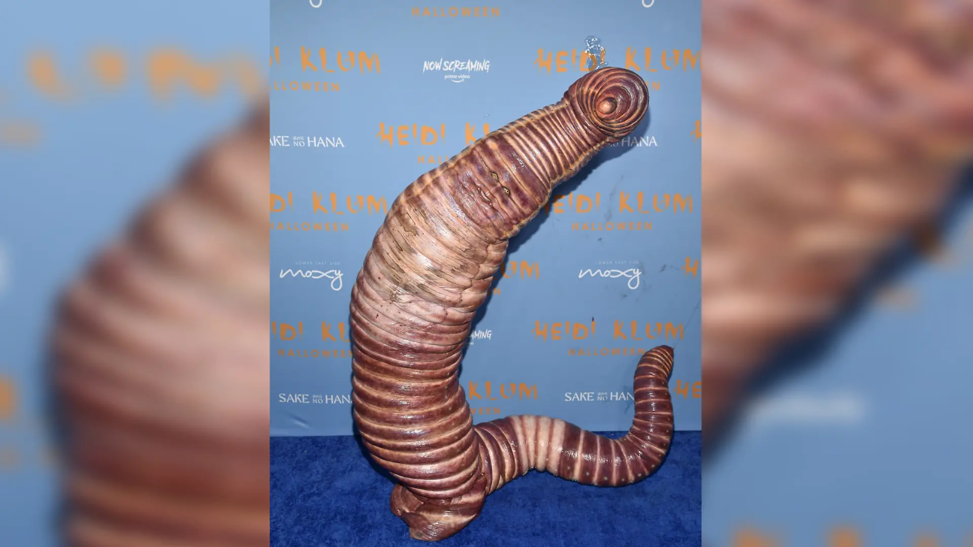 Heidi Klum kam an Halloween 2022 als Wurm.