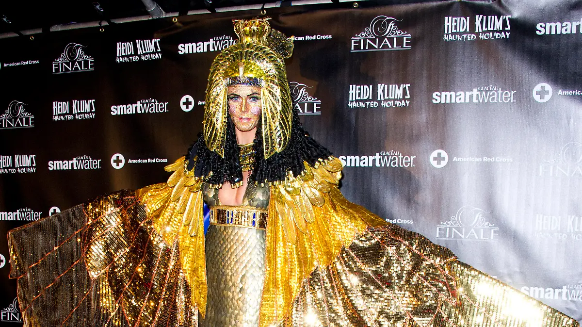 Heidi Klum, dressed as Cleopatra, attends her Haunted Holiday Party benefiting Superstorm Sandy relief efforts, on Saturday, Dec. 1, 2012 in New York. Klum's original party, scheduled to be held on Halloween, was postponed due to the storm. (Photo by Charles Sykes/Invision/AP)