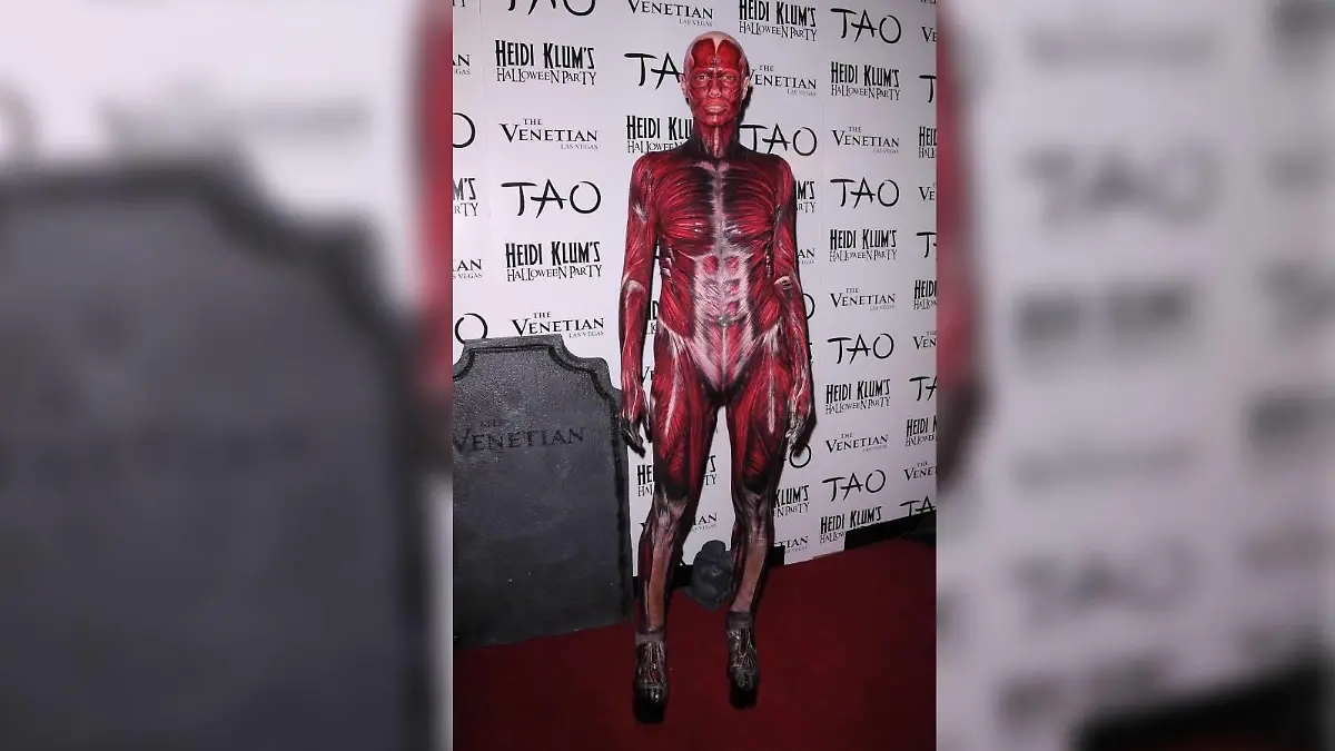 Es ist wohl eines ihrer krassesten Kostüme - Heidi Klum in gehäuteter Optik.