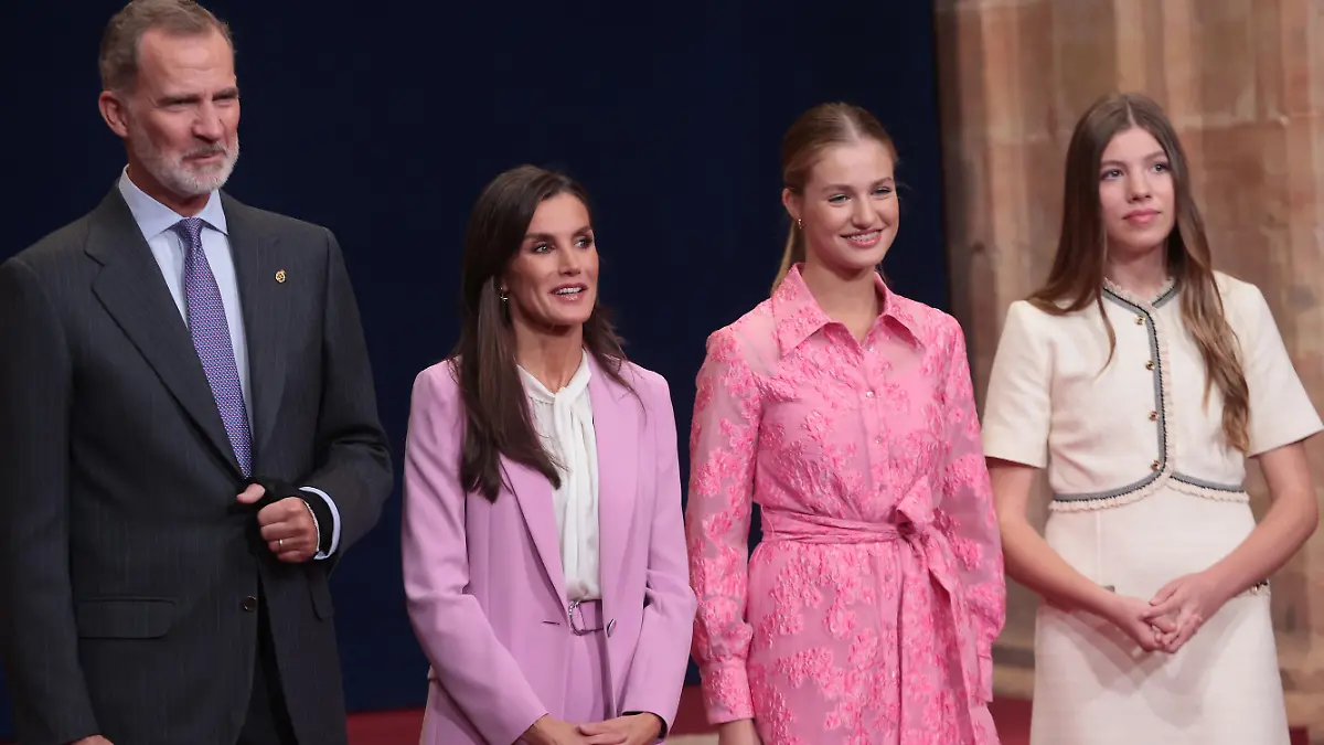 20231020 King Felipe VI, Queen Letizia, Princess of Asturias Leonor and the Infanta during the reception of the patrons and the winners at the Reconquista hotel before the Awards Gala.
Photos: Juan Carlos Rojas/LaPresse
------------------------------------------
20231020 El re Felipe VI, La reina Letizia, la princesa de Asturias Leonor y la Infanta durnte la recepción de los patronos y los galardonados en el hotel Reconquista antes de la Gala de Premiación.
Fotos: Juan Carlos Rojas/LaPresse
20 Ottobre 2023 - Oviedo, Spagna
Cronaca
I reali di Spagna alla cerimonia dei premi della Principessa delle Asturie ad Oviedo
Foto: Juan Carlos Rojas/LaPresse / action press