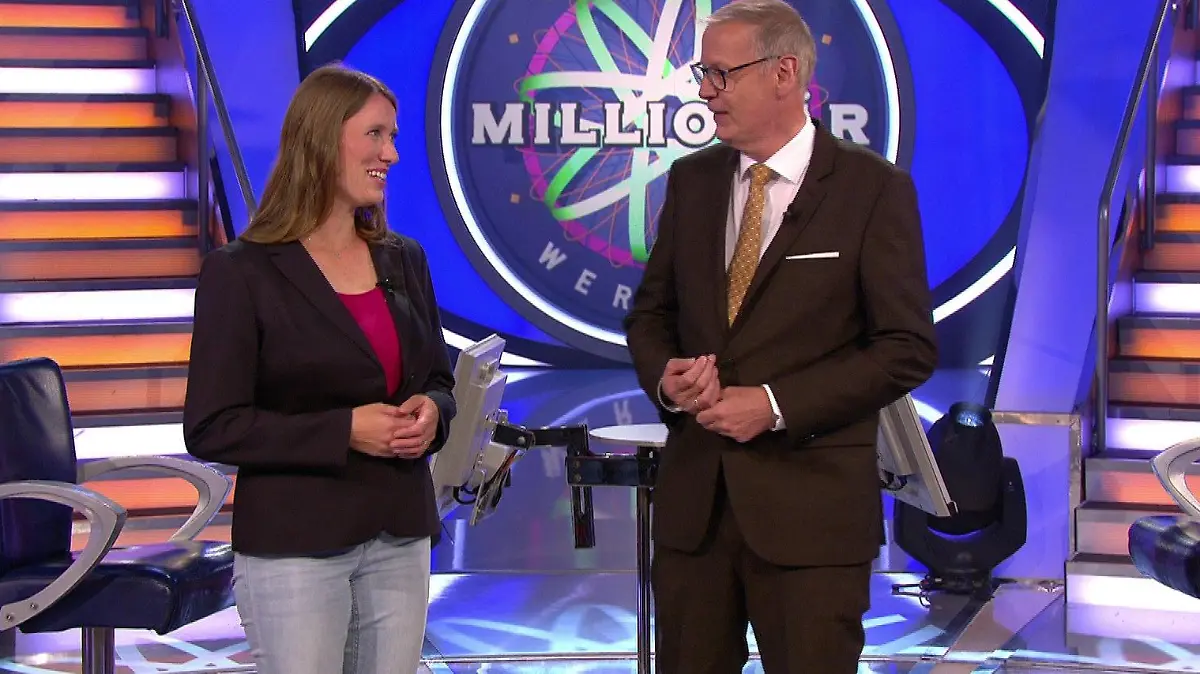 Gut gemacht! Nächstes Mal begrüßt „Wer wird Millionär?“-Moderator Günther Jauch seine Überhangkandidatin Elisa Reimschon mit der 16.000-Euro-Frage.