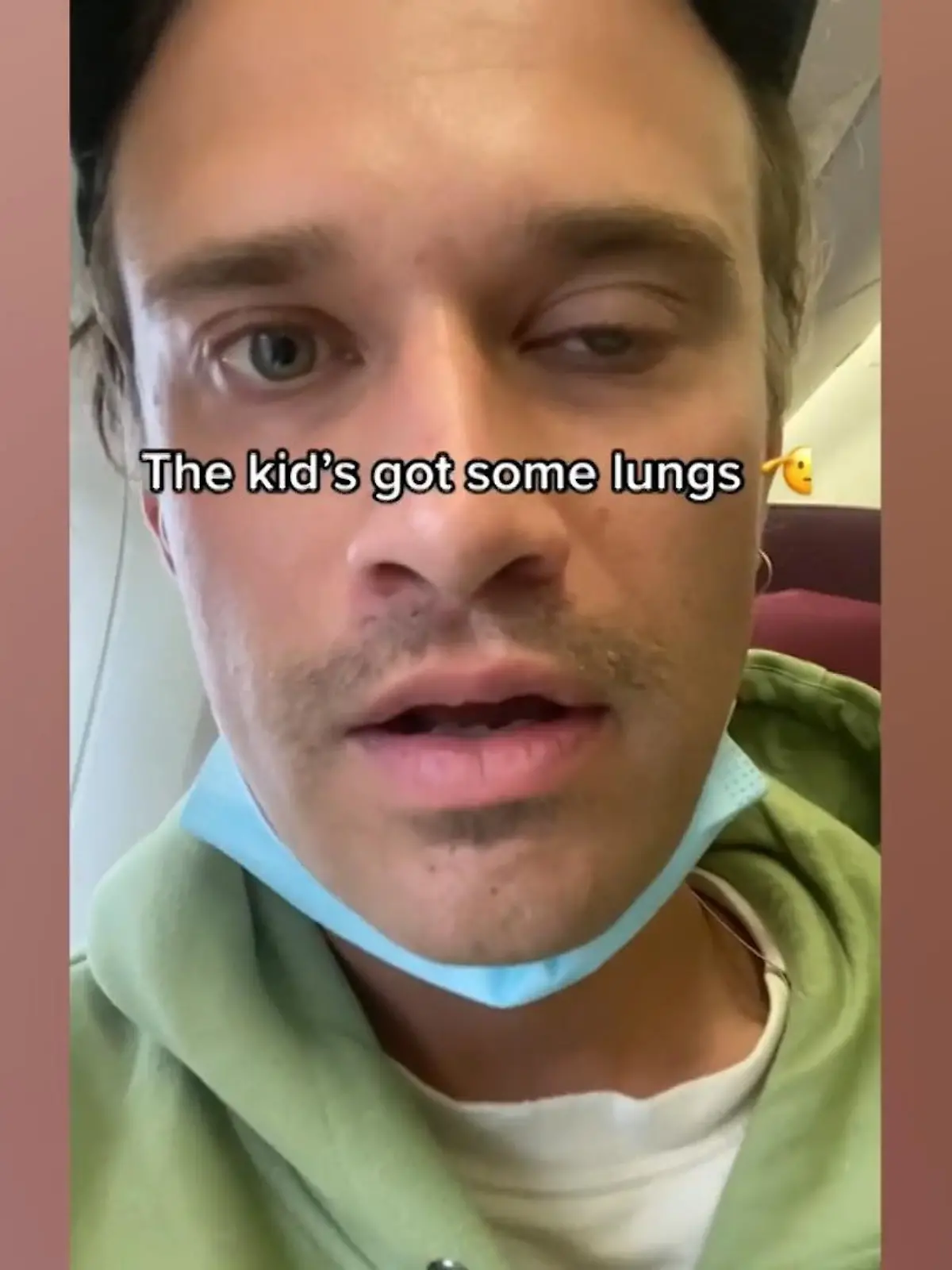 Diesen Flug nach Berlin wird "Balu Brigada"-Musiker Henry wohl nicht so schnell vergessen. Sehen Sie im Video, was er im Flieger erlebt hat.