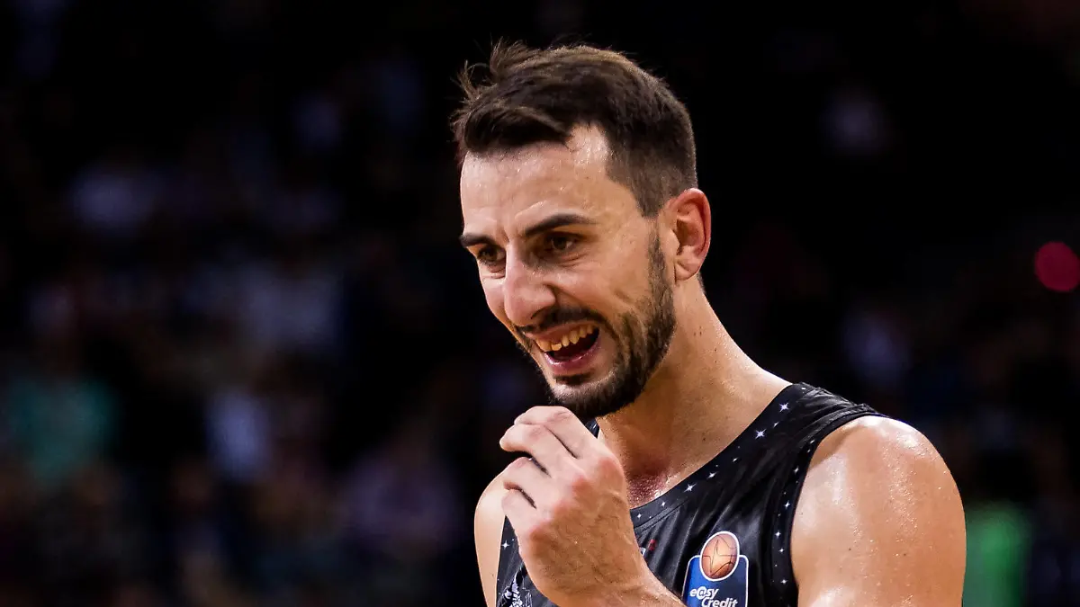 easyCredit Basketball Bundesliga: Telekom Baskets Bonn - Hakro Merlins Crailsheim 29.10.2023 Leo Westermann Hakro Merlins Crailsheim, 19 sucht sein ausgeschlagenes Stueck Zahn easyCredit Basketball Bundesliga: Telekom Baskets Bonn - Hakro Merlins Crailsheim, Bonn, Telekom Dome am 29.10.2023 *** easyCredit Basketball Bundesliga Telekom Baskets Bonn Hakro Merlins Crailsheim 29 10 2023 Leo Westermann Hakro Merlins Crailsheim, 19 is looking for his knocked out piece of tooth easyCredit Basketball Bundesliga Telekom Baskets Bonn Hakro Merlins Crailsheim, Bonn, Telekom Dome on 29 10 2023 Copyright: xBEAUTIFULxSPORTS/Wunderlx