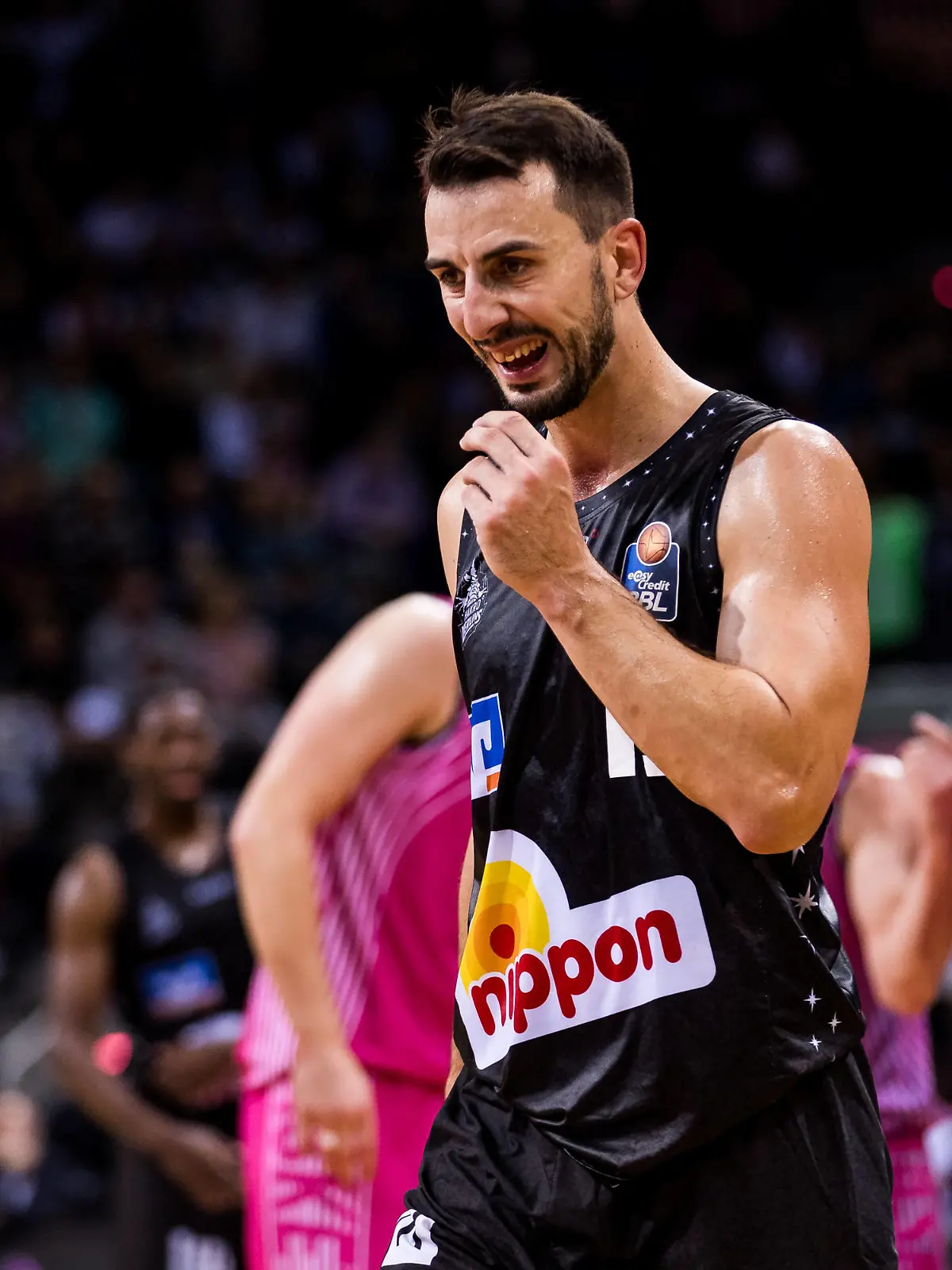 easyCredit Basketball Bundesliga: Telekom Baskets Bonn - Hakro Merlins Crailsheim 29.10.2023 Leo Westermann Hakro Merlins Crailsheim, 19 sucht sein ausgeschlagenes Stueck Zahn easyCredit Basketball Bundesliga: Telekom Baskets Bonn - Hakro Merlins Crailsheim, Bonn, Telekom Dome am 29.10.2023 *** easyCredit Basketball Bundesliga Telekom Baskets Bonn Hakro Merlins Crailsheim 29 10 2023 Leo Westermann Hakro Merlins Crailsheim, 19 is looking for his knocked out piece of tooth easyCredit Basketball Bundesliga Telekom Baskets Bonn Hakro Merlins Crailsheim, Bonn, Telekom Dome on 29 10 2023 Copyright: xBEAUTIFULxSPORTS/Wunderlx
