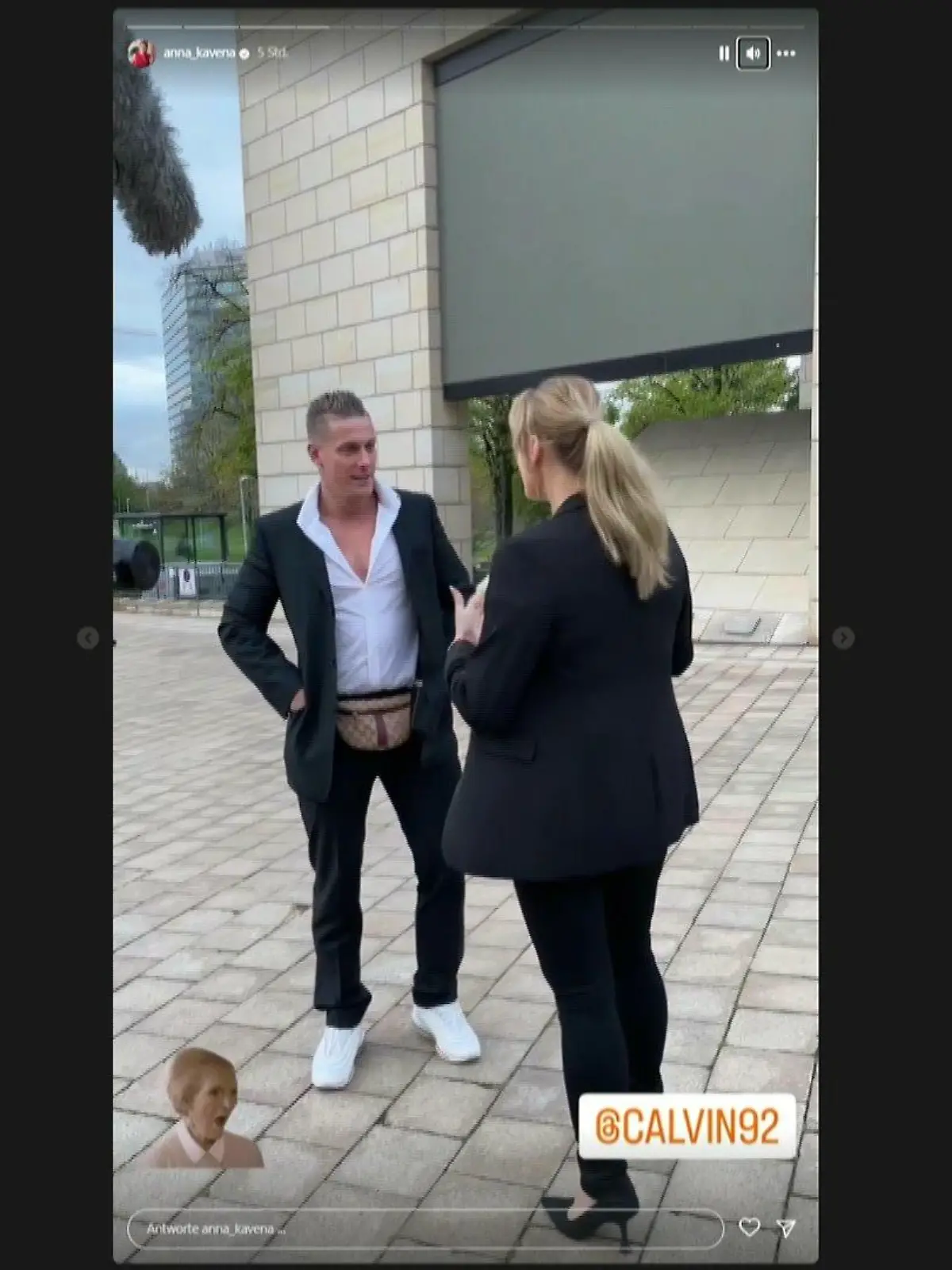 Derart schick gekleidet würde Calvin glatt als Berufspolitiker durchgehen