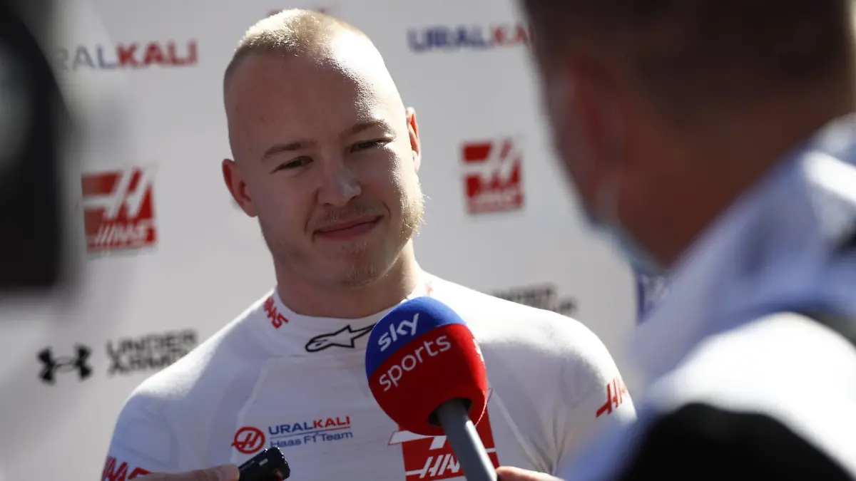 Formula 1 2022: Barcelona February testing CIRCUIT DE BARCELONA-CATALUNYA, SPAIN - FEBRUARY 23: Nikita Mazepin, Haas F1 Team, is interviewed during the Barcelona February testing at Circuit de Barcelona-Catalunya on Wednesday February 23, 2022 in Barcelona, Spain. Photo by Carl Bingham / LAT Images Images PUBLICATIONxINxGERxSUIxAUTxHUNxONLY F122T01_135343_31I4200