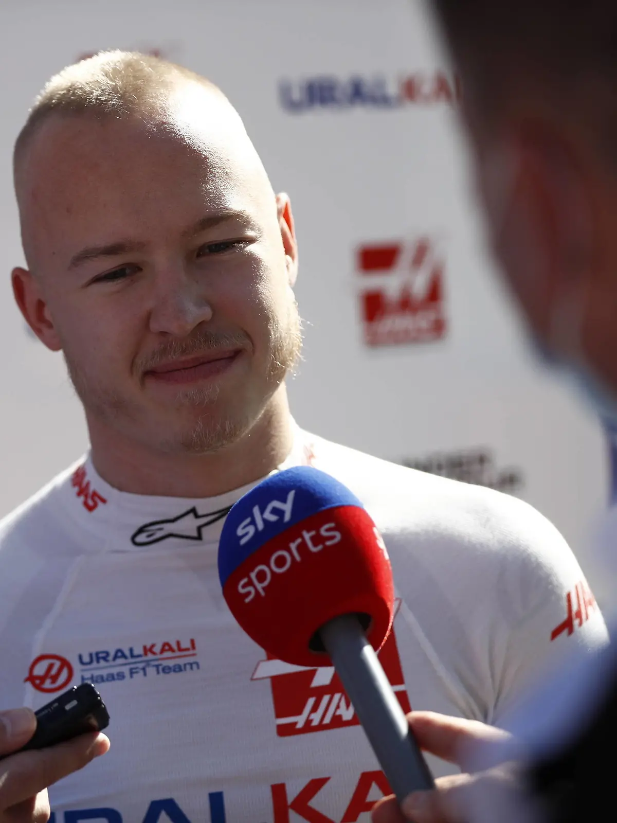  Formula 1 2022: Barcelona February testing CIRCUIT DE BARCELONA-CATALUNYA, SPAIN - FEBRUARY 23: Nikita Mazepin, Haas F1 Team, is interviewed during the Barcelona February testing at Circuit de Barcelona-Catalunya on Wednesday February 23, 2022 in Barcelona, Spain. Photo by Carl Bingham / LAT Images Images PUBLICATIONxINxGERxSUIxAUTxHUNxONLY F122T01_135343_31I4200